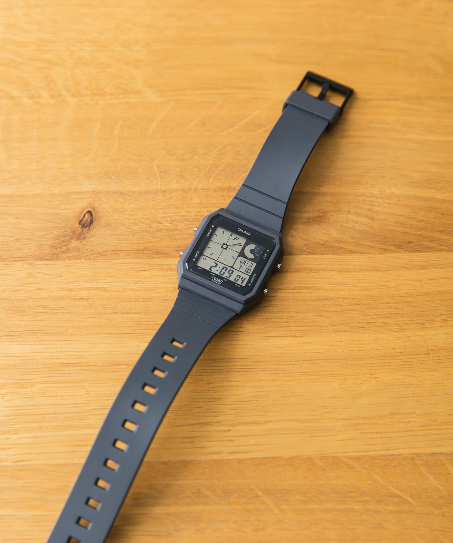 URBAN RESEARCH DOORS「CASIO　LF-20W」|腕時計|ダークグレー