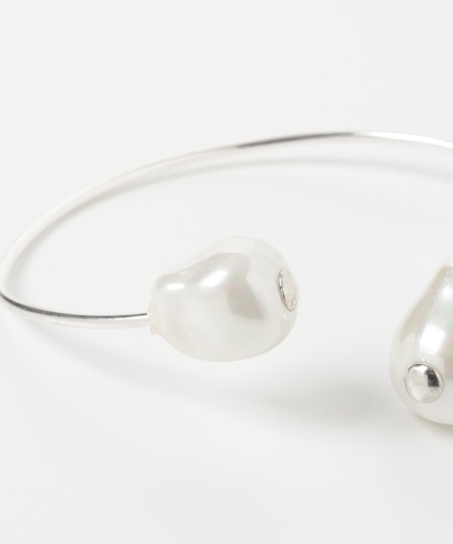 URBAN RESEARCH「mounir　Shell pearl bangle」|ブレスレット・バングル|