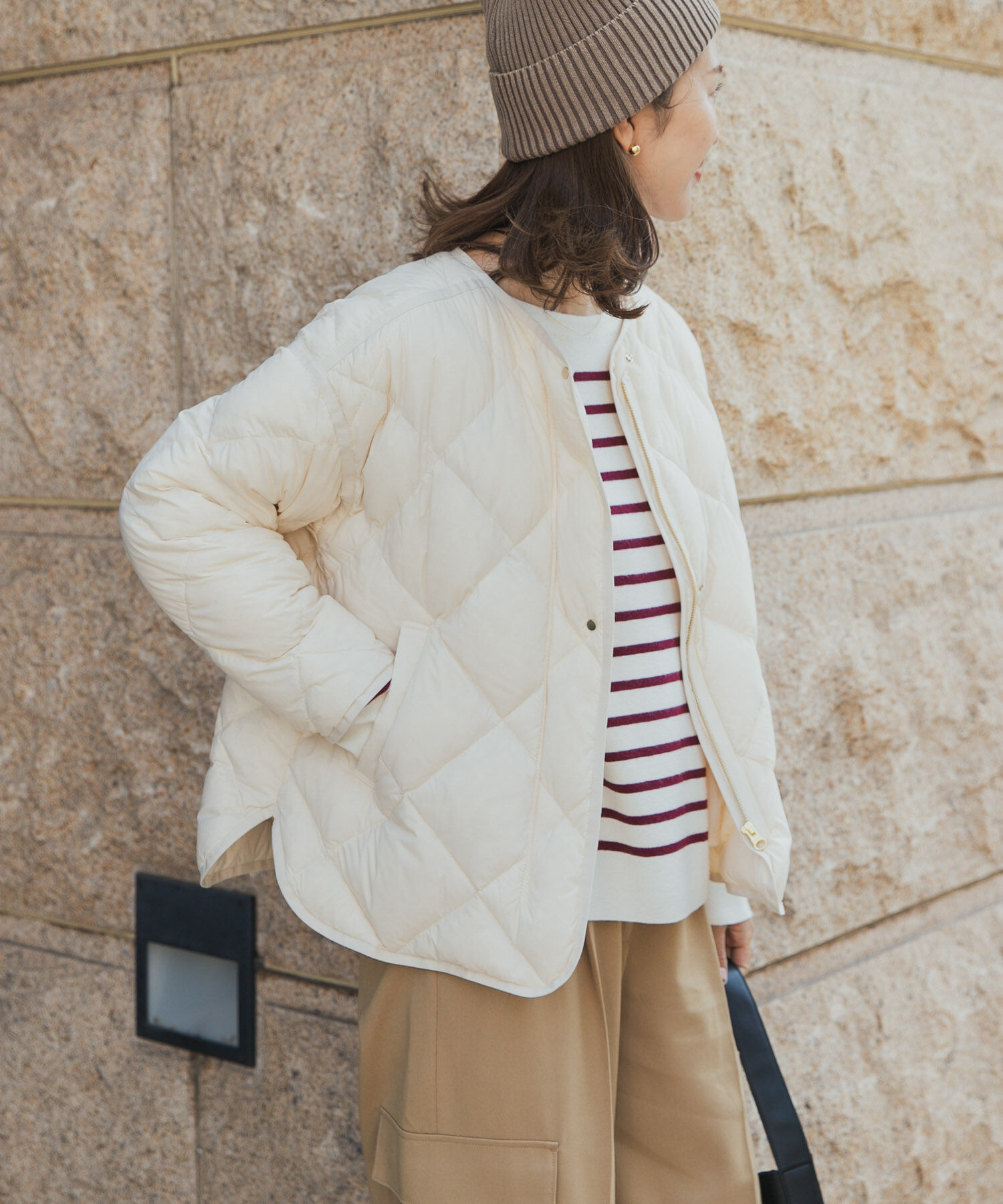 【美品】UR DOORS ライトダウンキルトショートブルゾンIVORY 一部WEB限定カラー』ライトダウンキルトショートブルゾン（URBAN