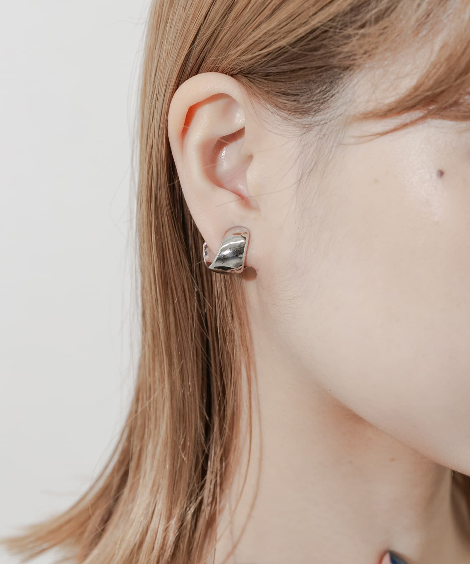 SMELLY「メタルワイドカーブイヤリング」|イヤリング|