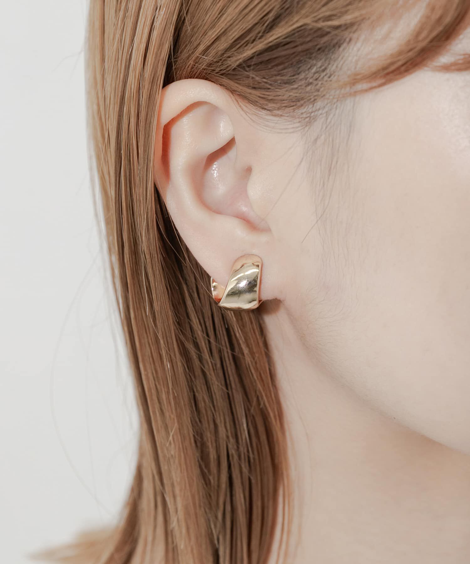 SMELLY「メタルワイドカーブイヤリング」|イヤリング|ゴールド