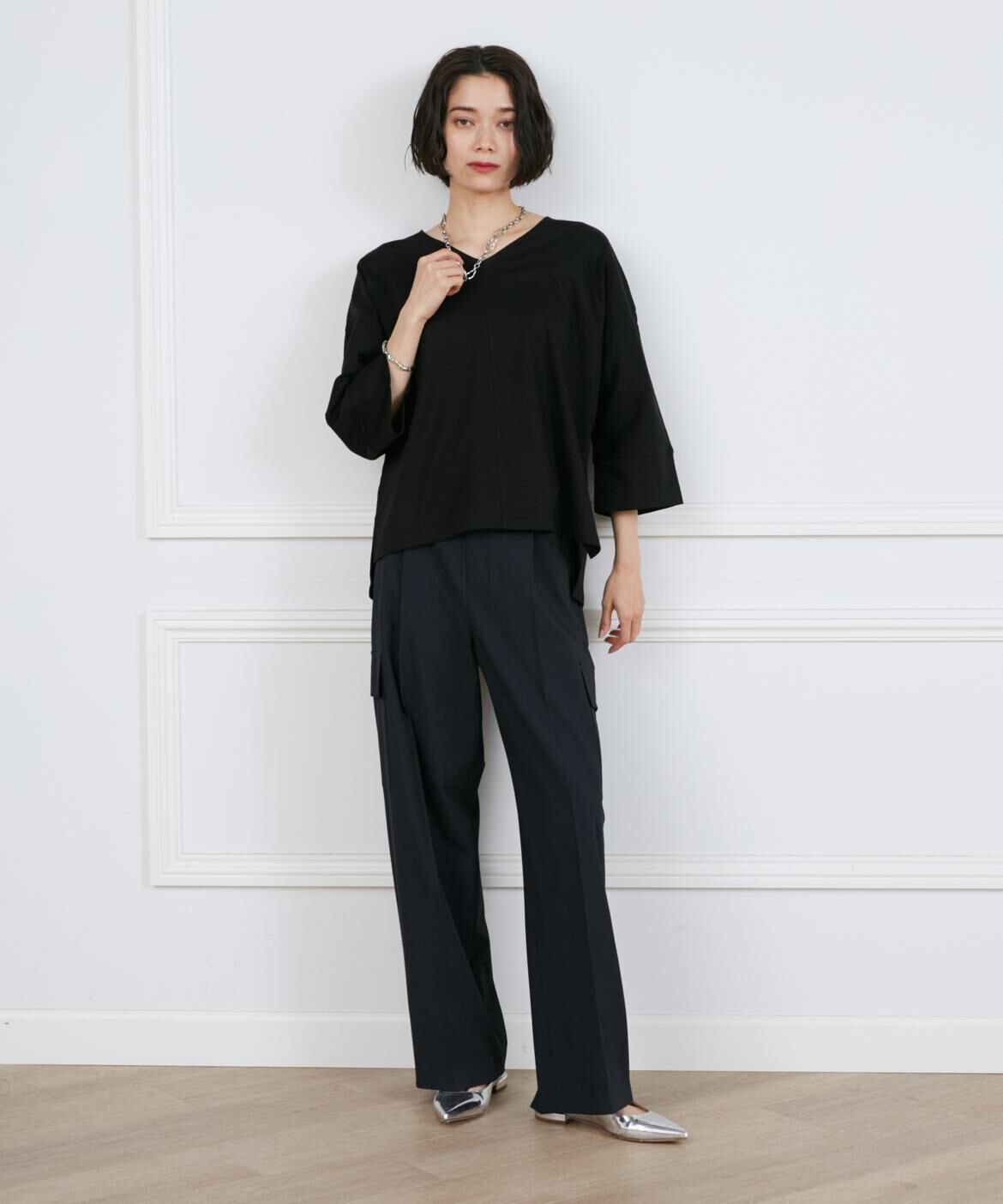 INED「《大きいサイズ》Vネックドルマンカットソー」|Tシャツ・カットソー|