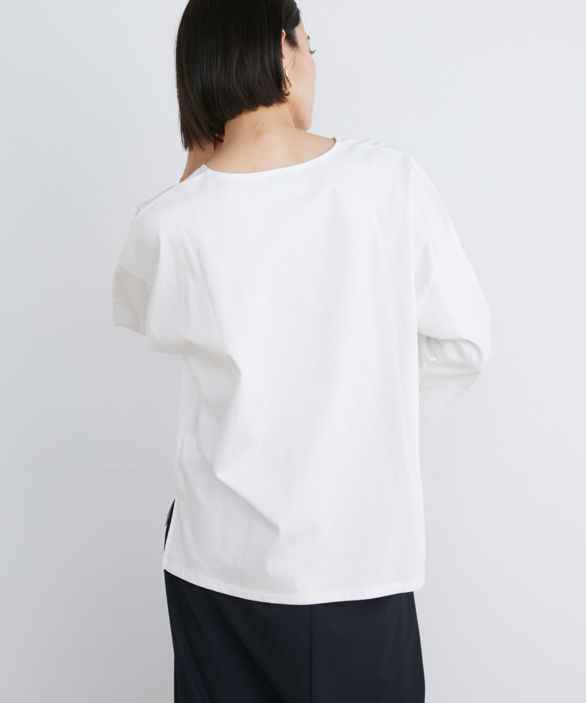 INED「《大きいサイズ》Vネックドルマンカットソー」|Tシャツ・カットソー|