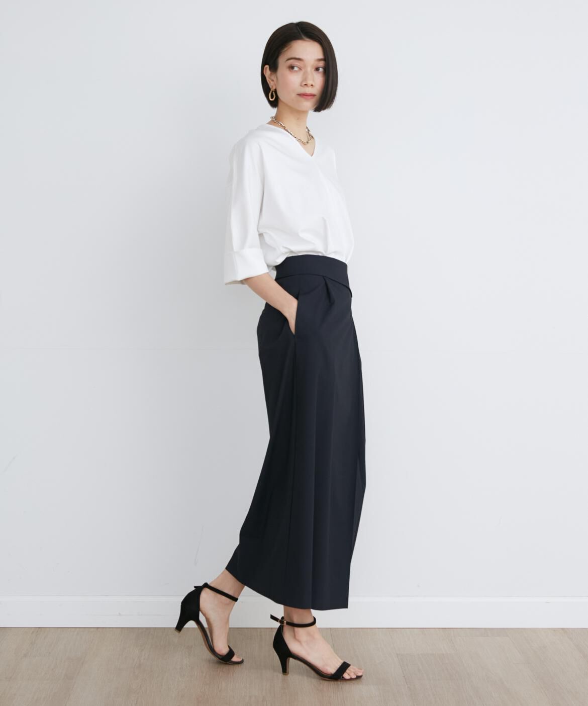 INED「《大きいサイズ》Vネックドルマンカットソー」|Tシャツ・カットソー|