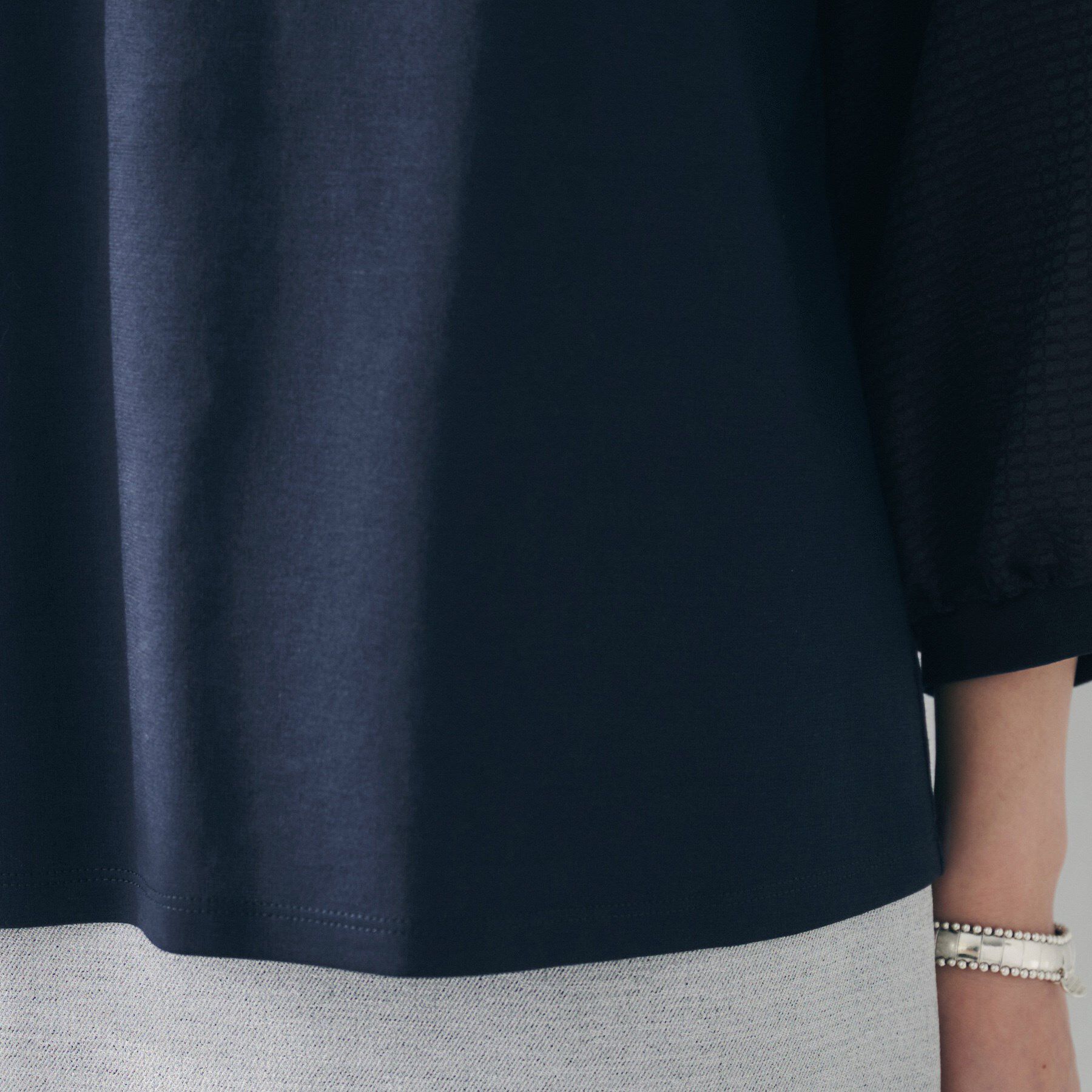 UNTITLED「【二の腕カバー/オンオフ】袖シアー ドッキングプルオーバー」|Tシャツ・カットソー|