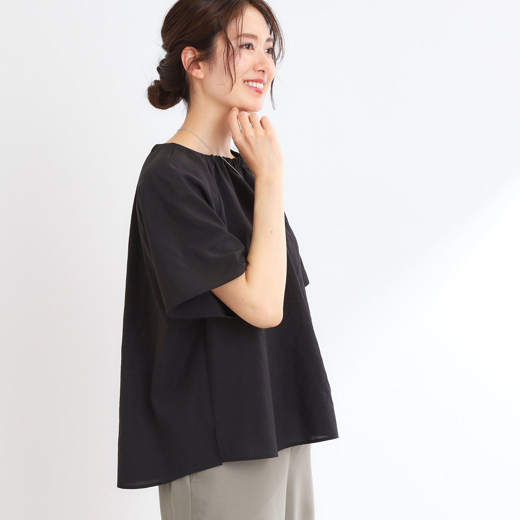 Reflect「【マシンウォッシュ可／セットアップ可／通勤におすすめ】ネックギャザータックブラウス」|シャツ・ブラウス|