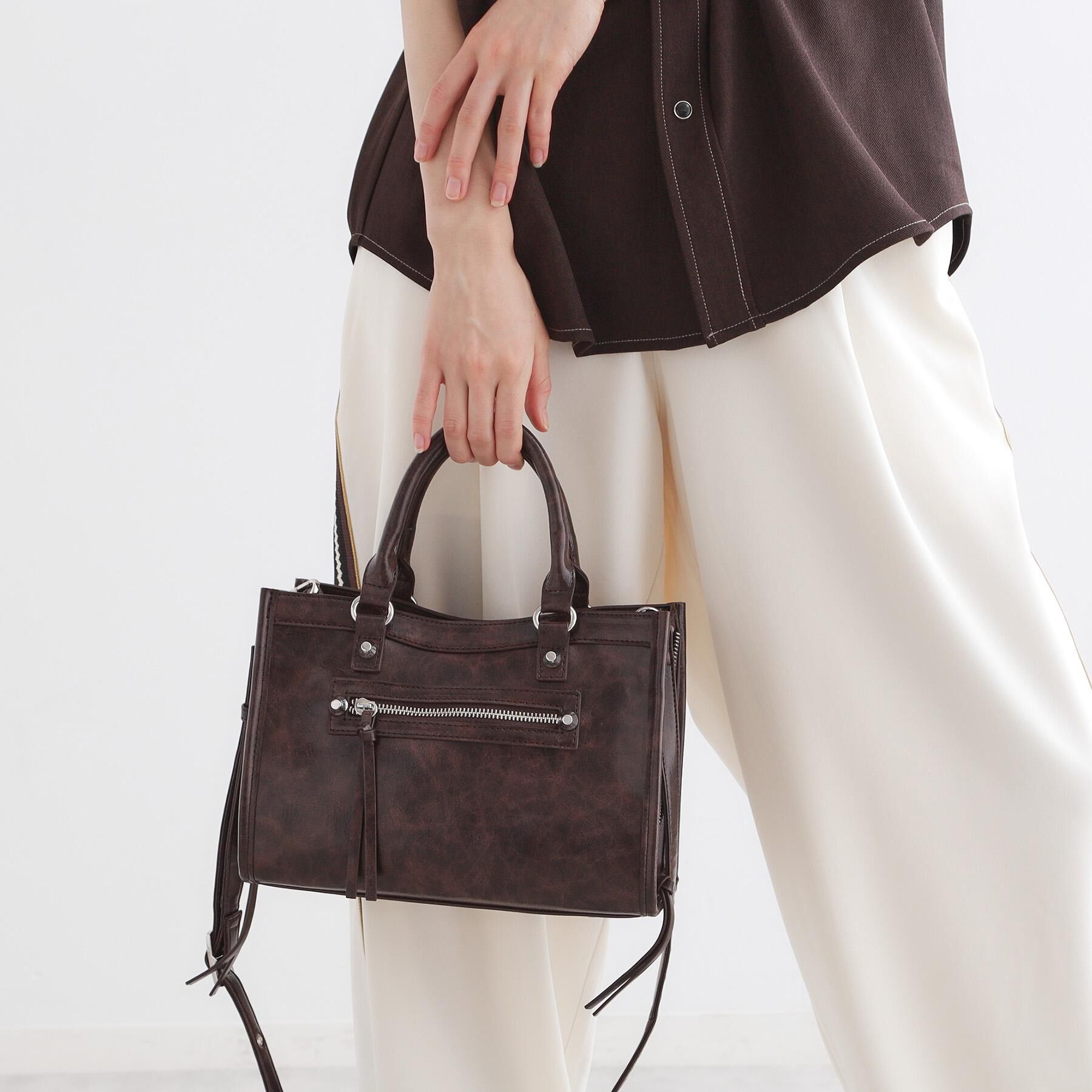 tk.TAKEO KIKUCHI「【FANCYシリーズ】スタッズスクエアボストンバッグ」|ショルダー・メッセンジャー|