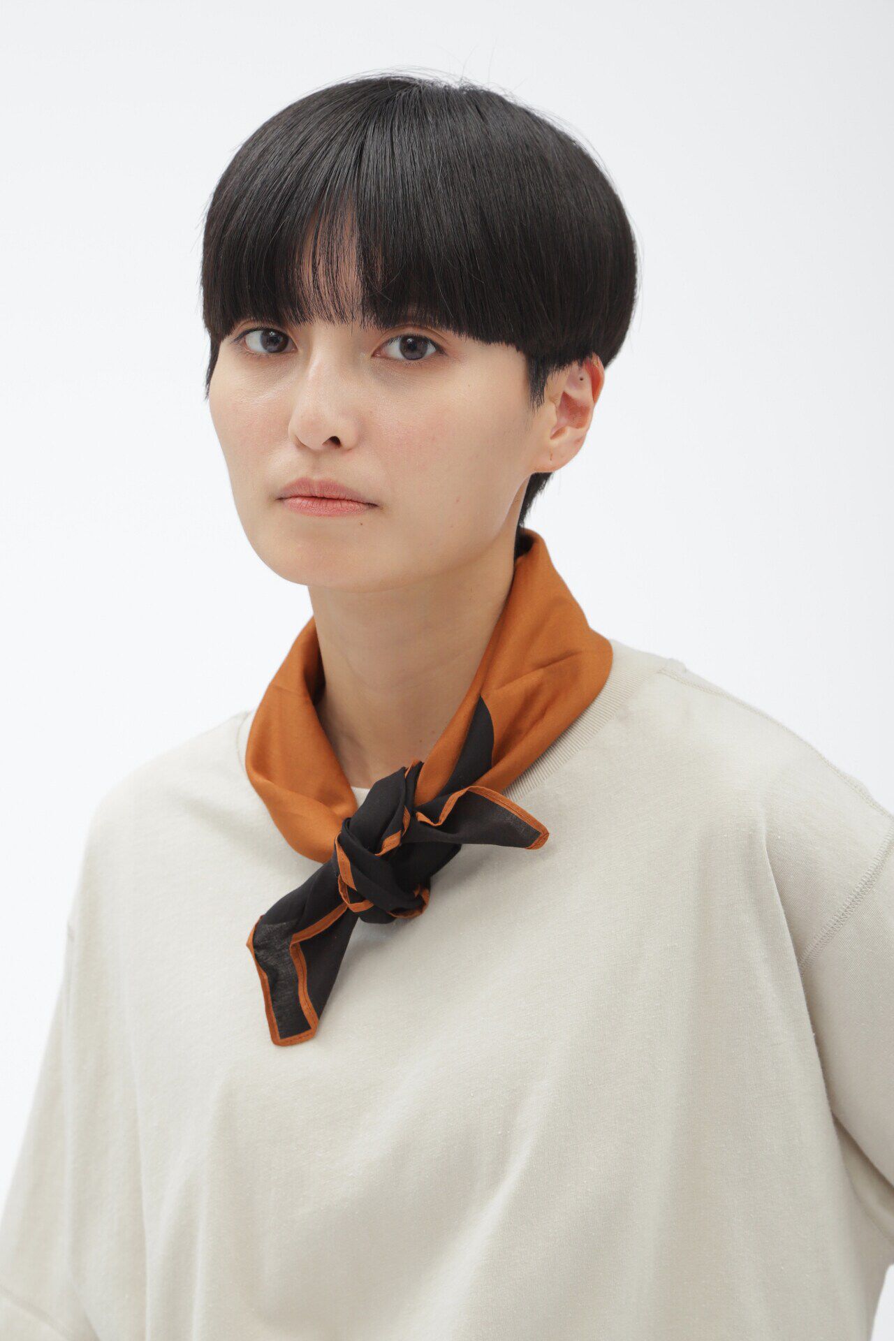 MHL.「FINE COTTON PLAINWEAVE」|バンダナ・スカーフ|TAN1