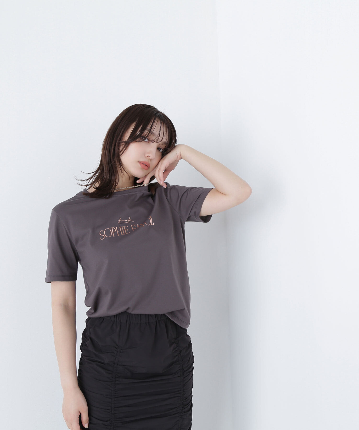  「箔ロゴプリントTシャツ」|Tシャツ・カットソー|チャコール1
