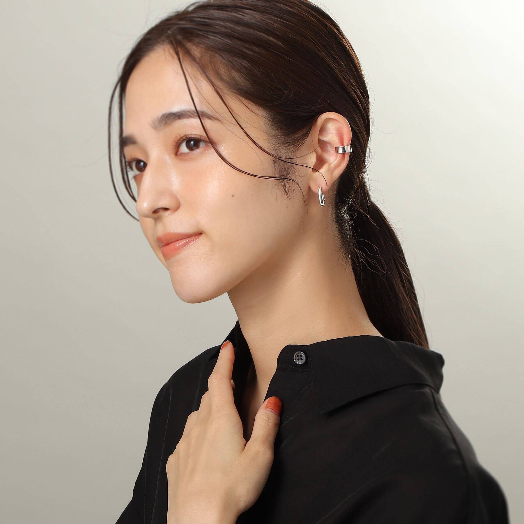 COCOSHNIK「シルバー トラペーズ フープピアス」|ピアス|