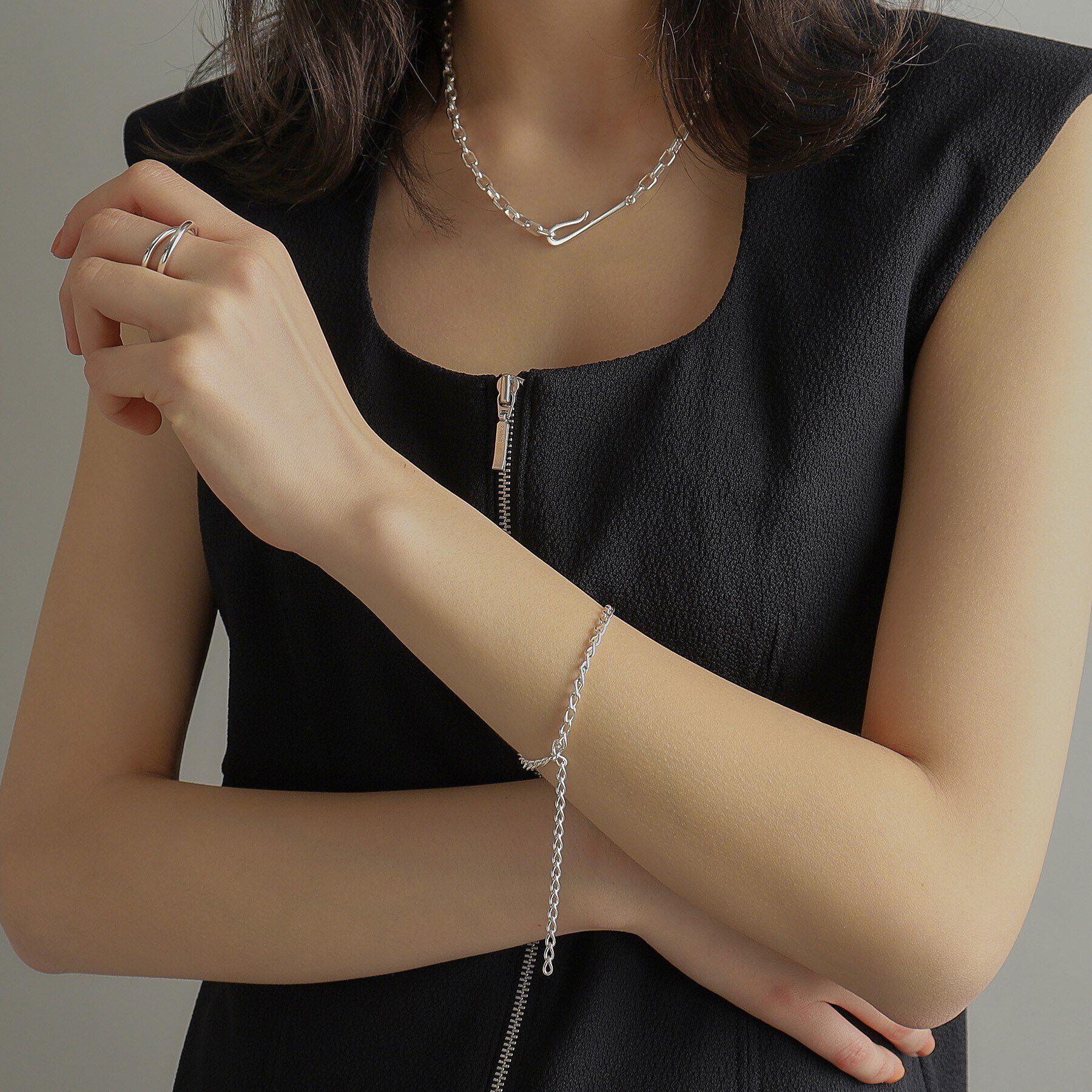 COCOSHNIK ONKITSCH「シルバー ハンギングロングカーブチェーン ブレスレット」|ブレスレット・バングル|