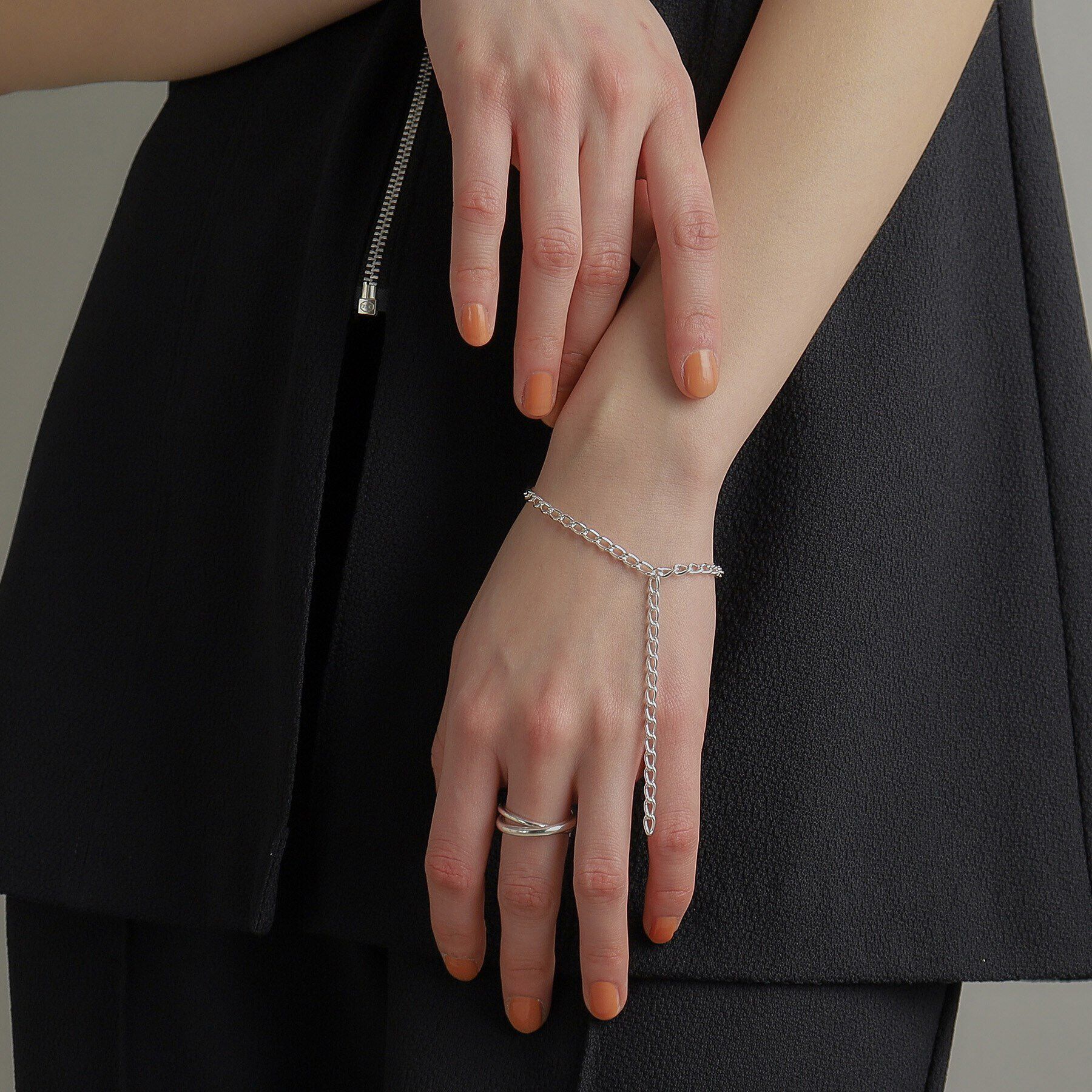 COCOSHNIK ONKITSCH「シルバー ハンギングロングカーブチェーン ブレスレット」|ブレスレット・バングル|