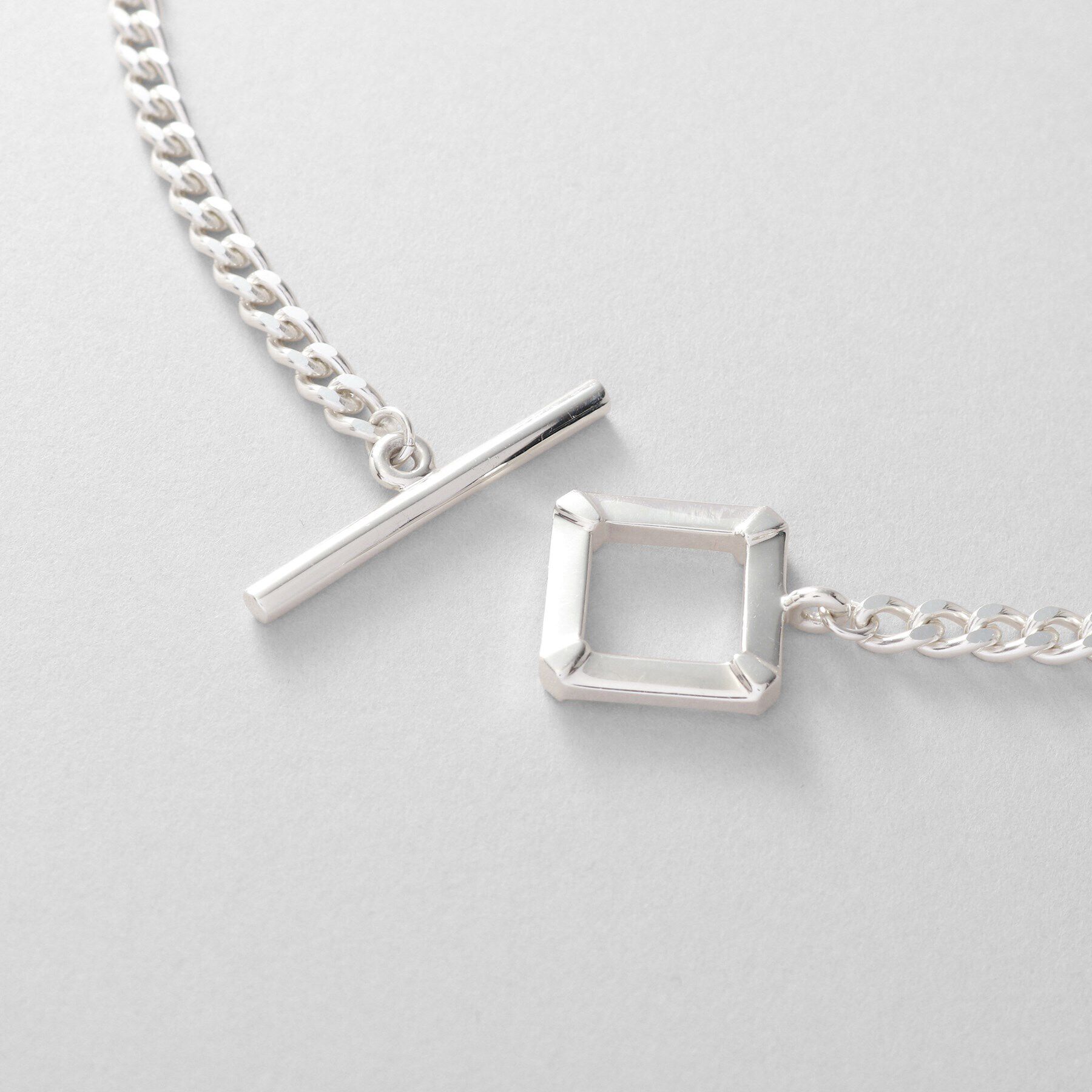 COCOSHNIK ONKITSCH「シルバー カーブチェーン スクエアマンテルネックレス」|ネックレス|