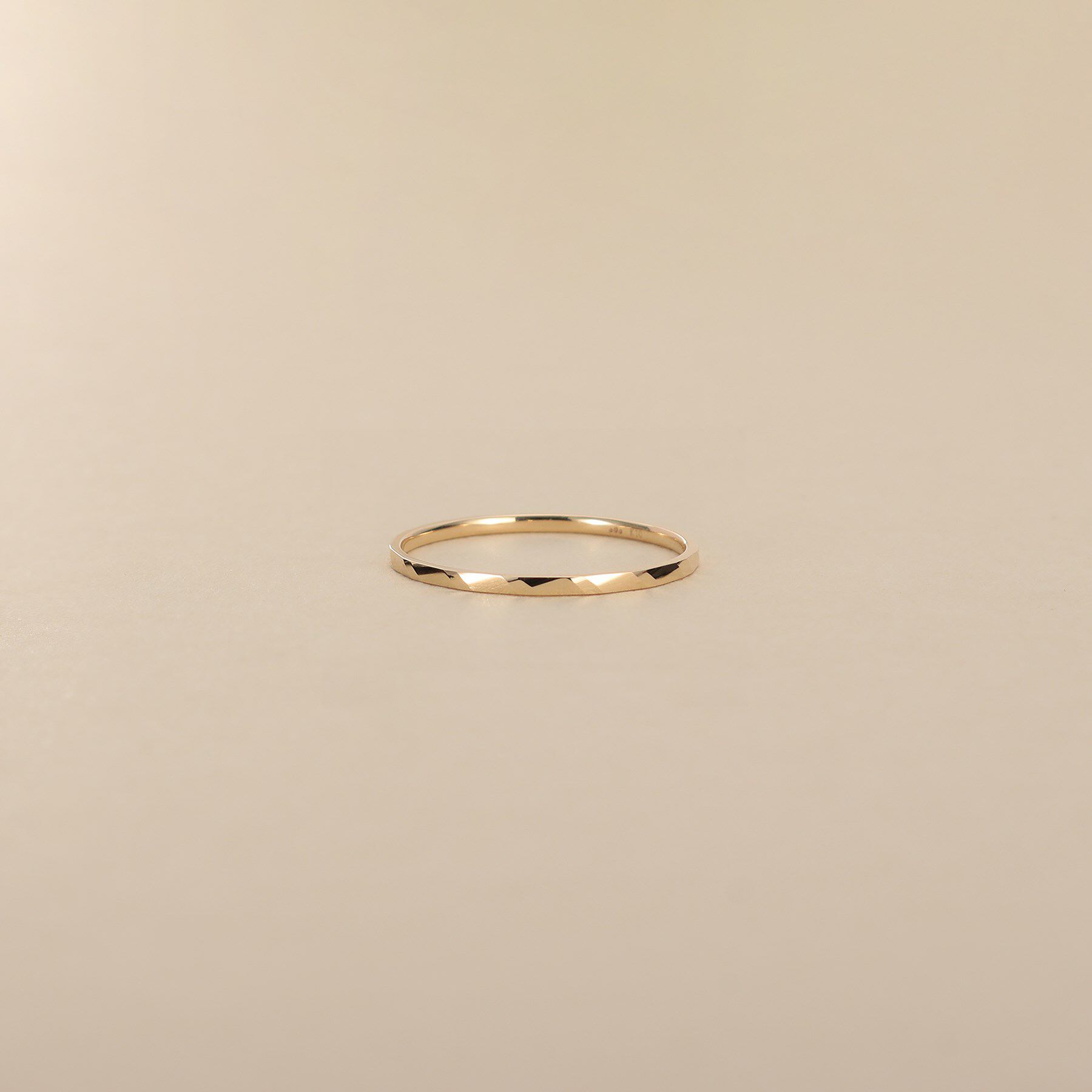 COCOSHNIK ONKITSCH「K10スキニーリング ダイアゴナルカット」|リング|