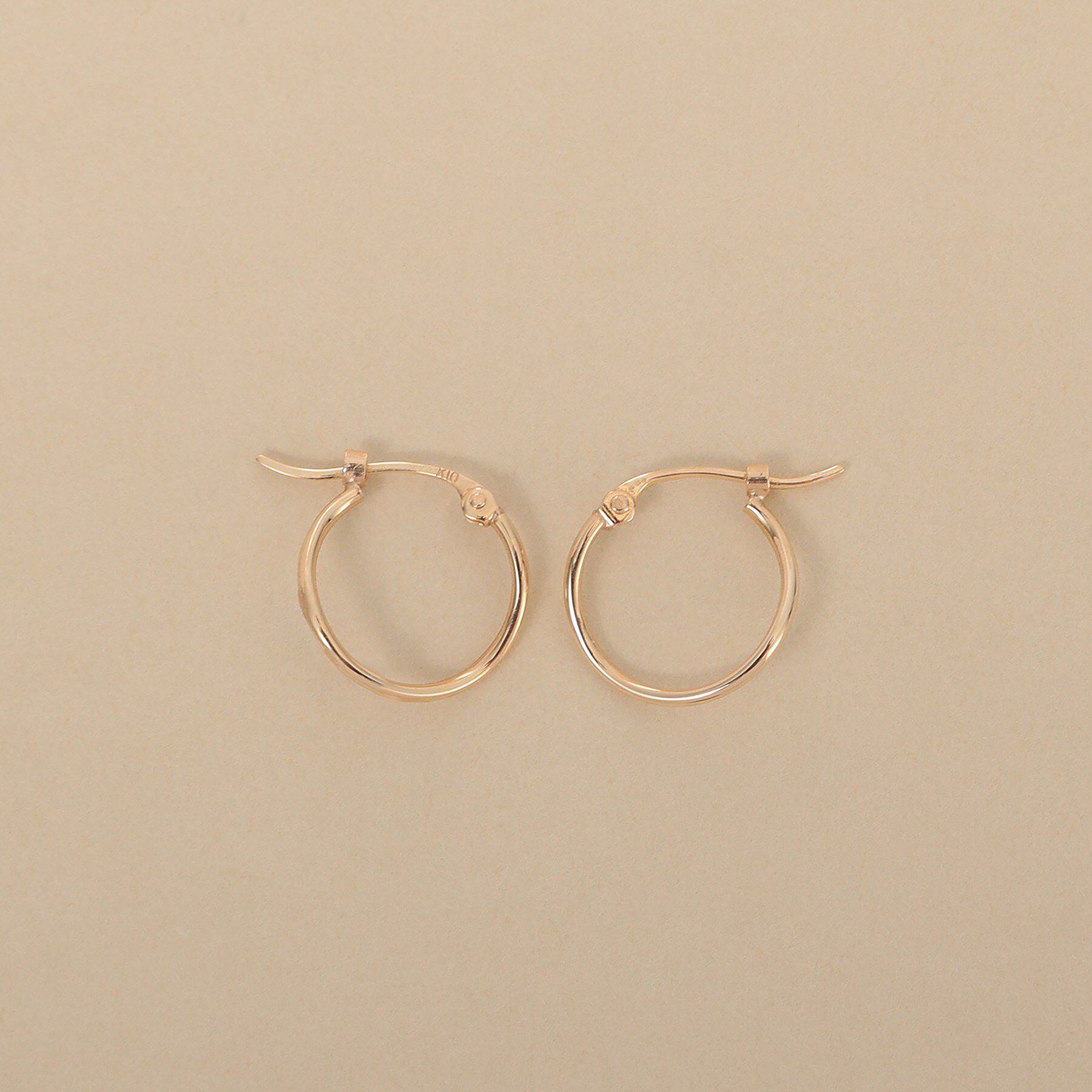 COCOSHNIK ONKITSCH「K10ウェーブフープピアス」|ピアス|