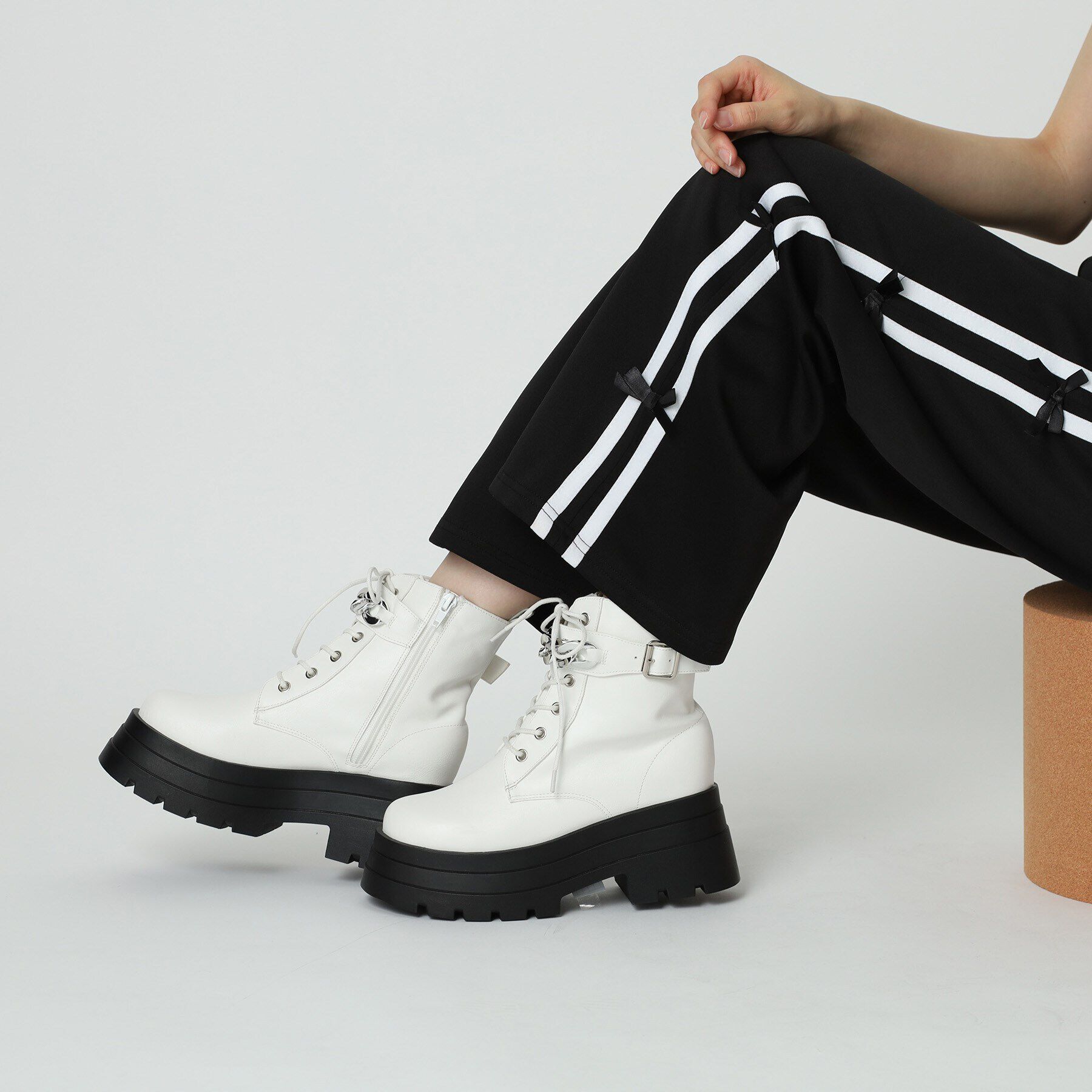 csT&P「厚底3段ソールチェーン付き ベルト付きレースアップブーツ」|ショートブーツ|