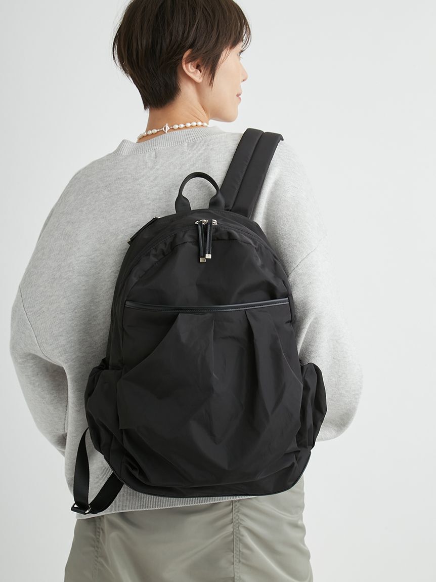 emmi atelier「eco 撥水レザーパイピングギャザーボディーバックパック」|リュック|