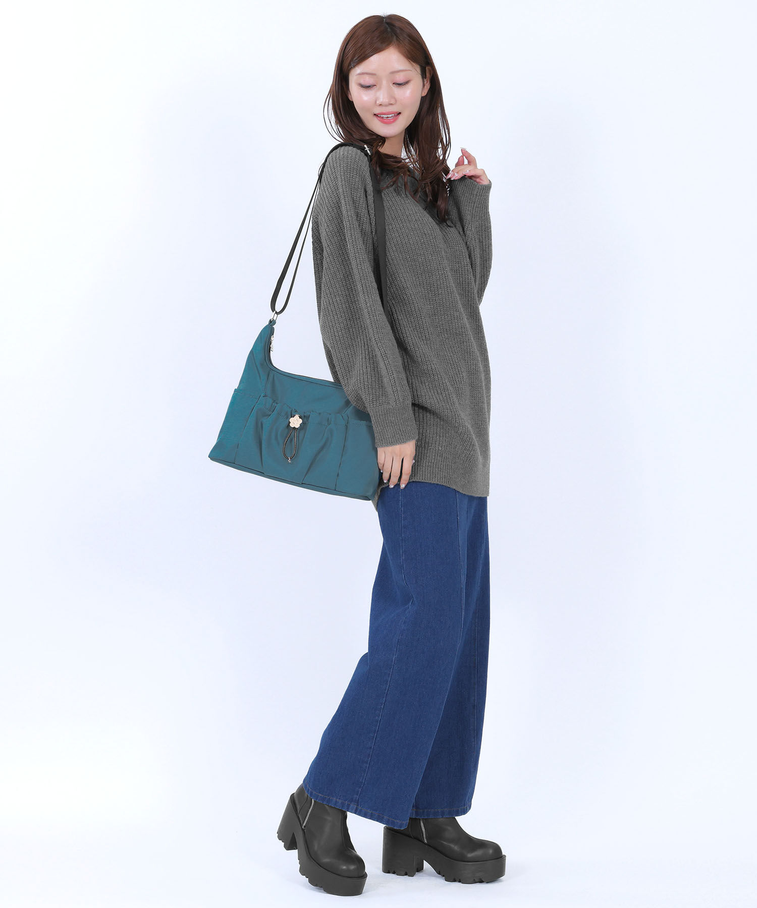 MARY QUANT「デイジードロストポケット ショルダー」|ショルダー・メッセンジャー|