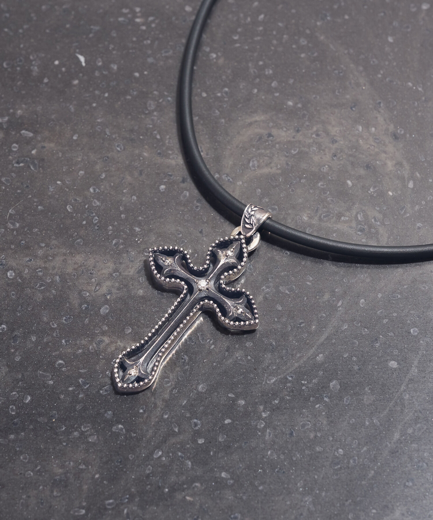 jupiter BLACK LABEL「ダイアモンドシルバークロスペンダント/コードネックレス　ブラック」|ネックレス|