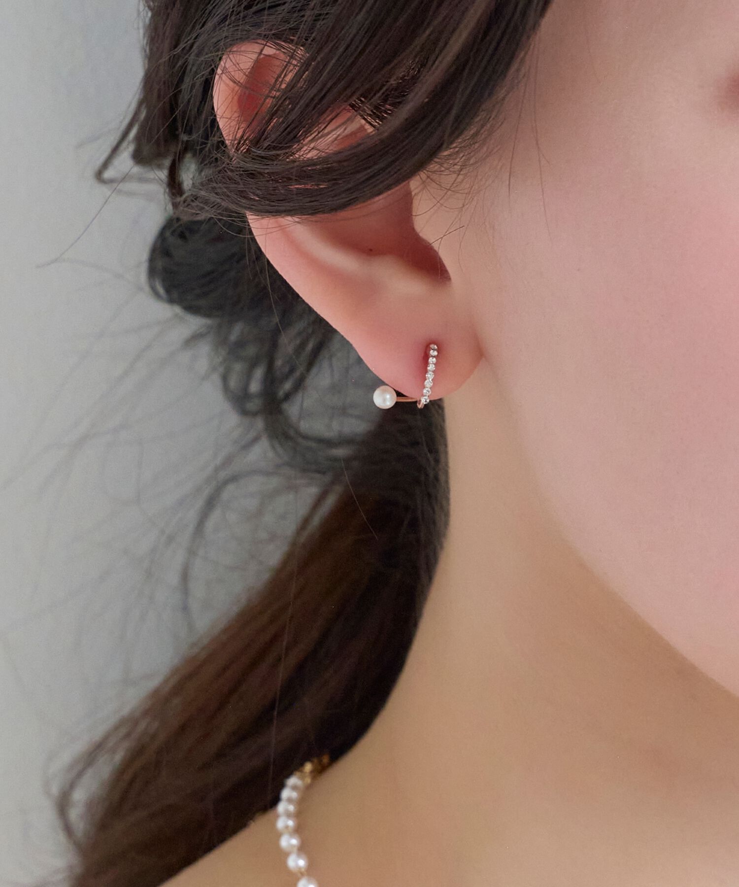 Phoebe「【痛くないシリーズ】ラインストーンパールフロートライトフィットイヤリング　シャンパンゴールド」|イヤリング|