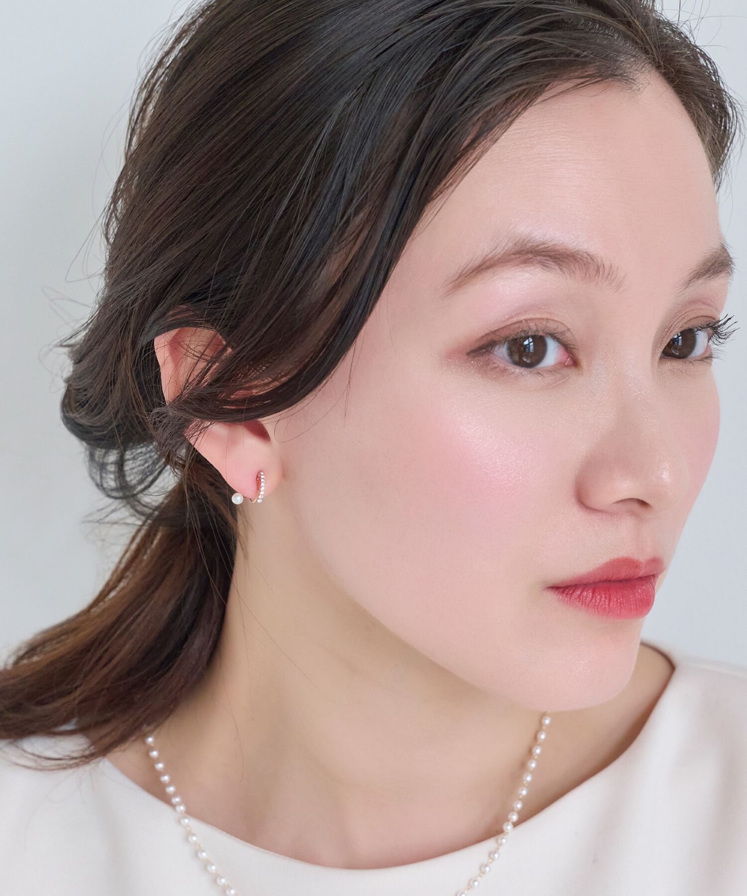 Phoebe「【痛くないシリーズ】ラインストーンパールフロートライトフィットイヤリング　シャンパンゴールド」|イヤリング|