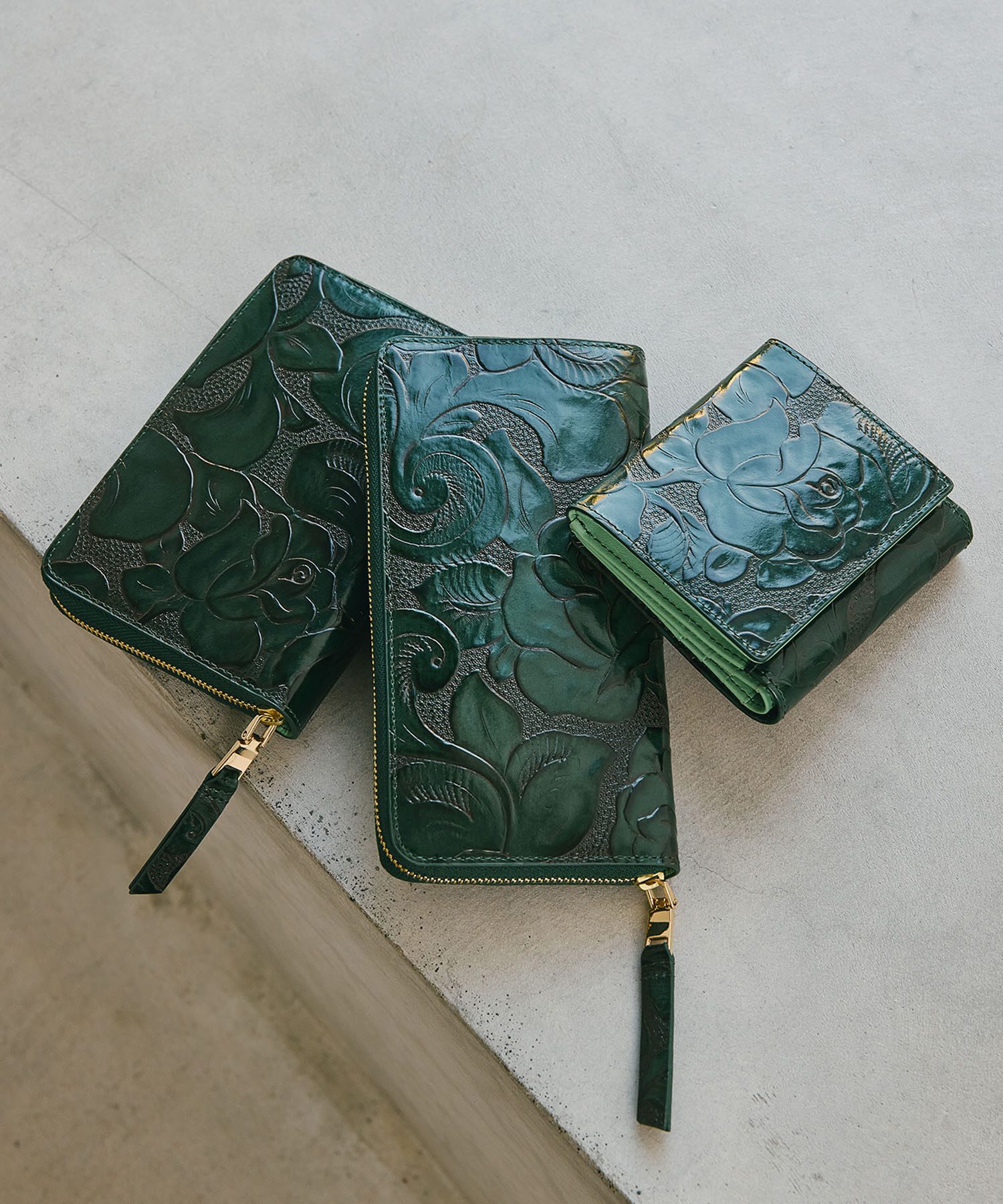 TOPKAPI BREATH「【TREASURE TOPKAPI】ローズエンボス ツヤ レザー 二つ折り財布」|財布|