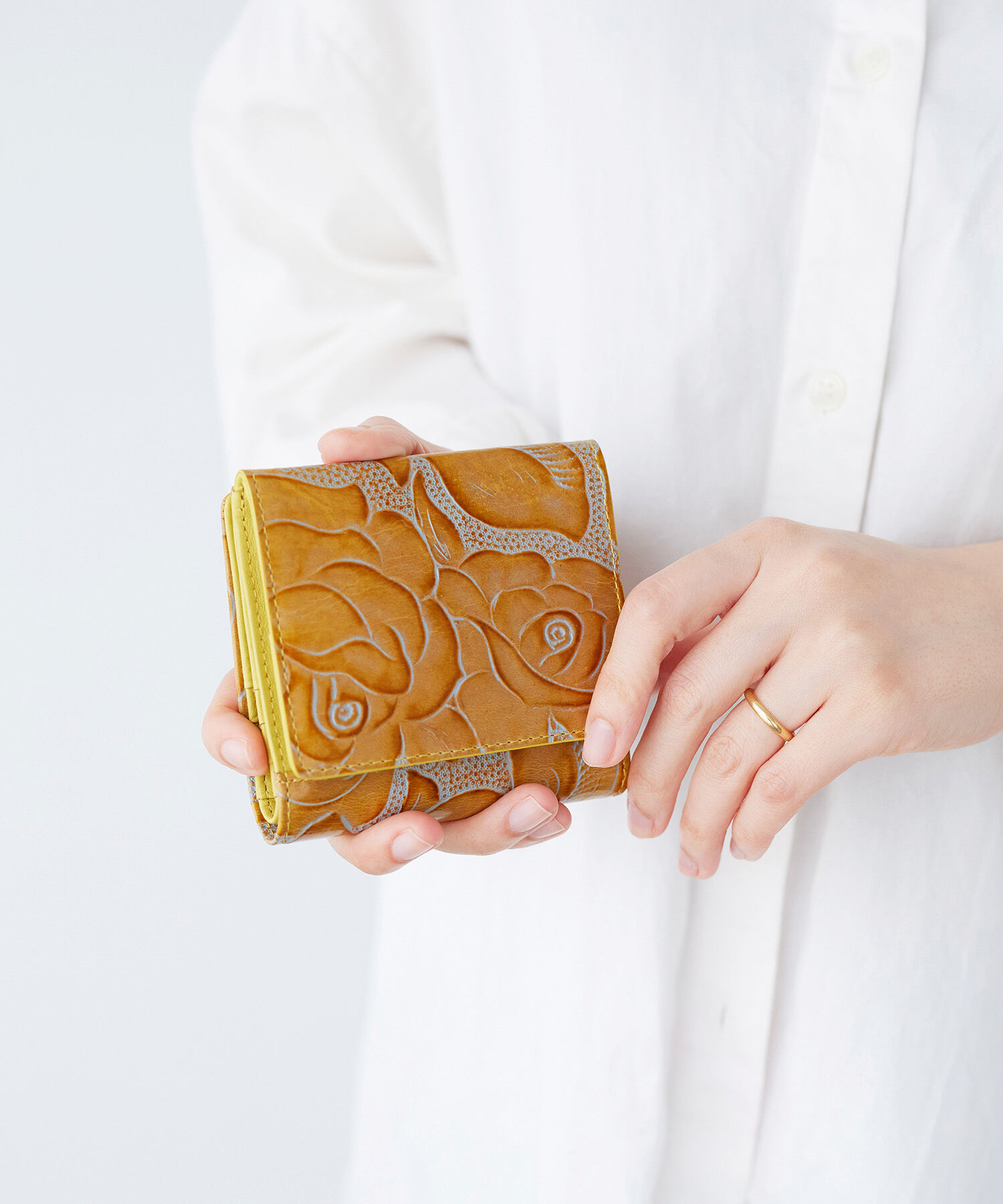 TOPKAPI BREATH「【TREASURE TOPKAPI】ローズエンボス ツヤ レザー 二つ折り財布」|財布|