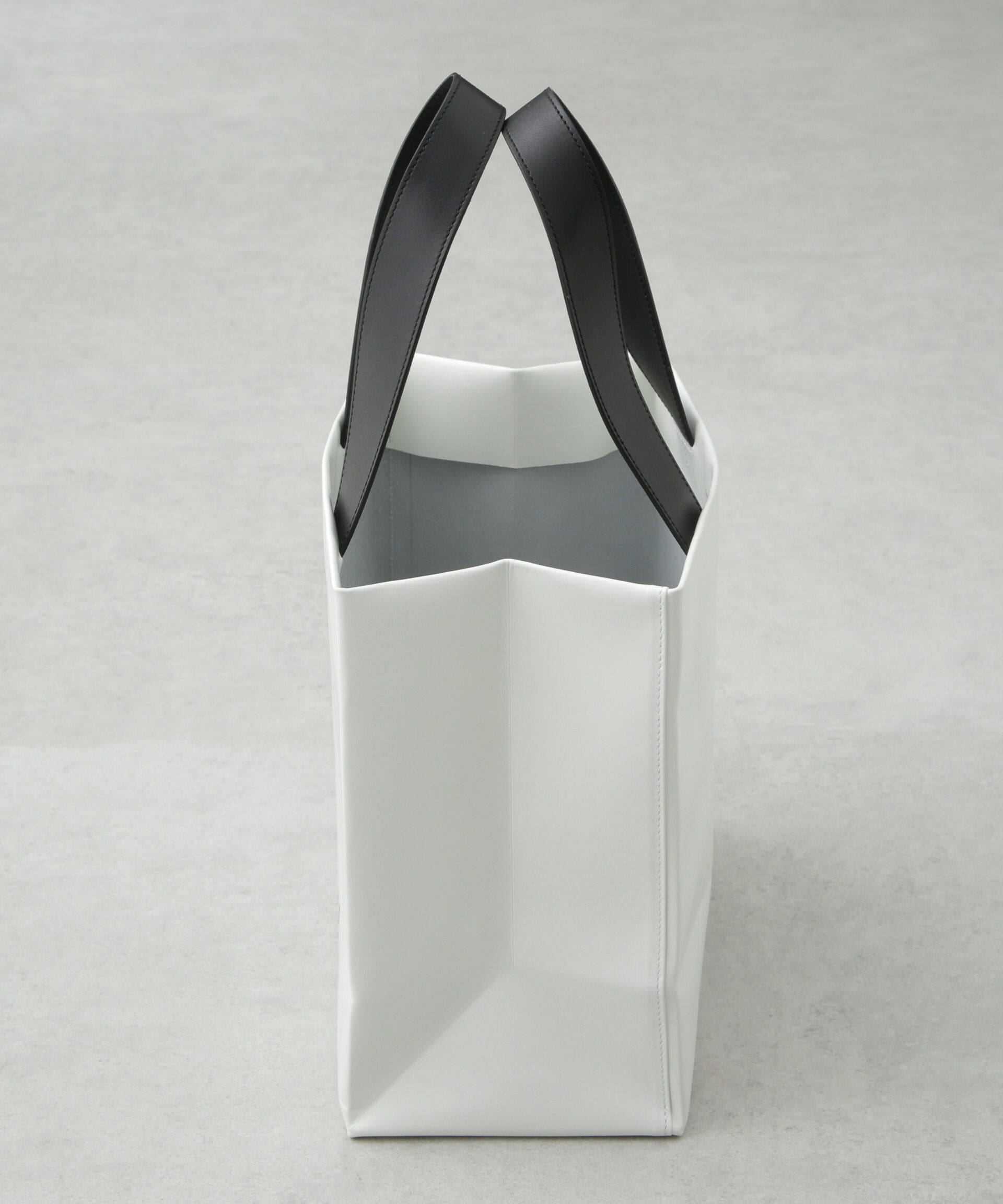 nano･universe「UNKNOWN PRODUCTS/別注 Leather Paper Bag」|ショルダー・メッセンジャー|