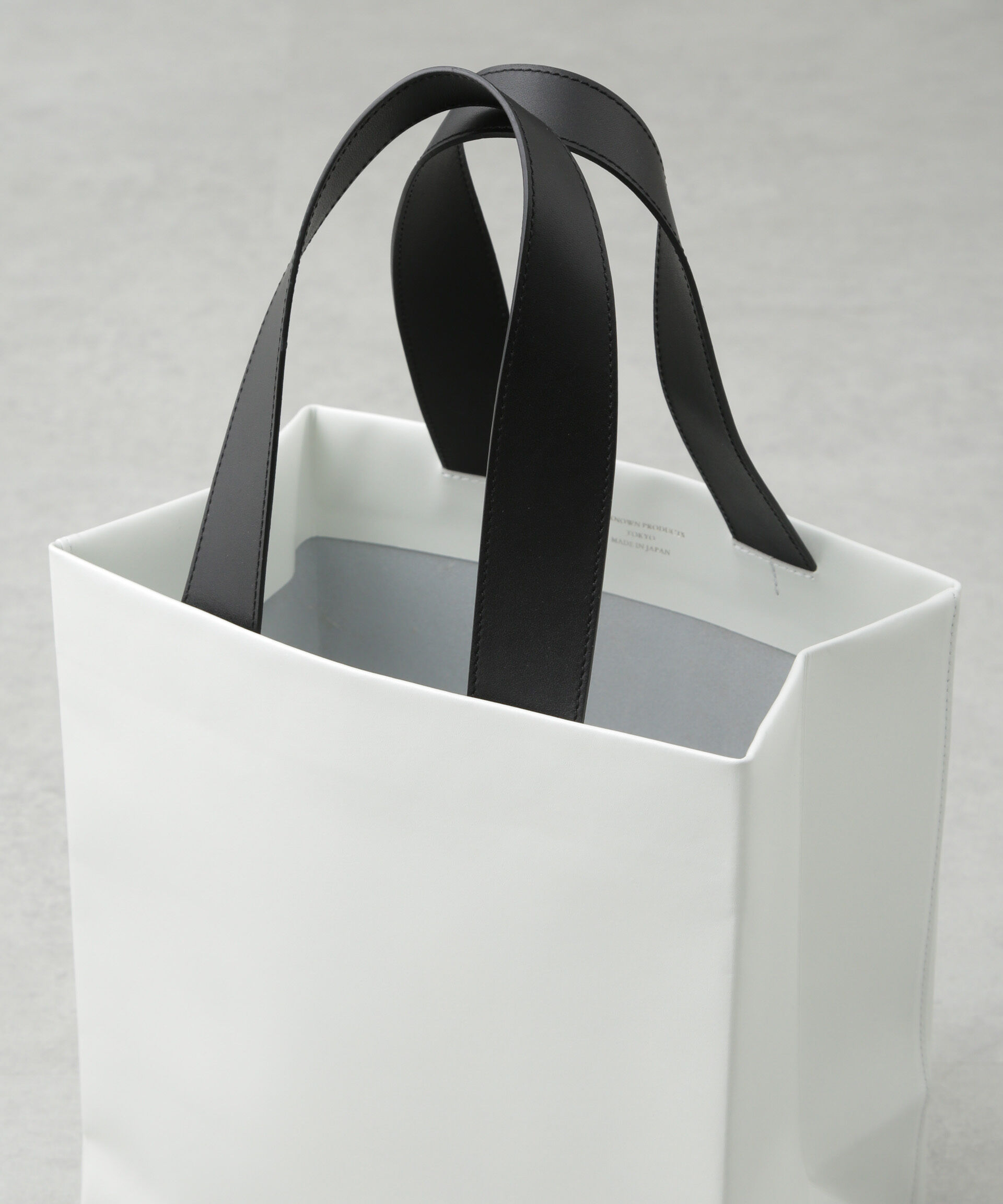 nano･universe「UNKNOWN PRODUCTS/別注 Leather Paper Bag」|ショルダー・メッセンジャー|
