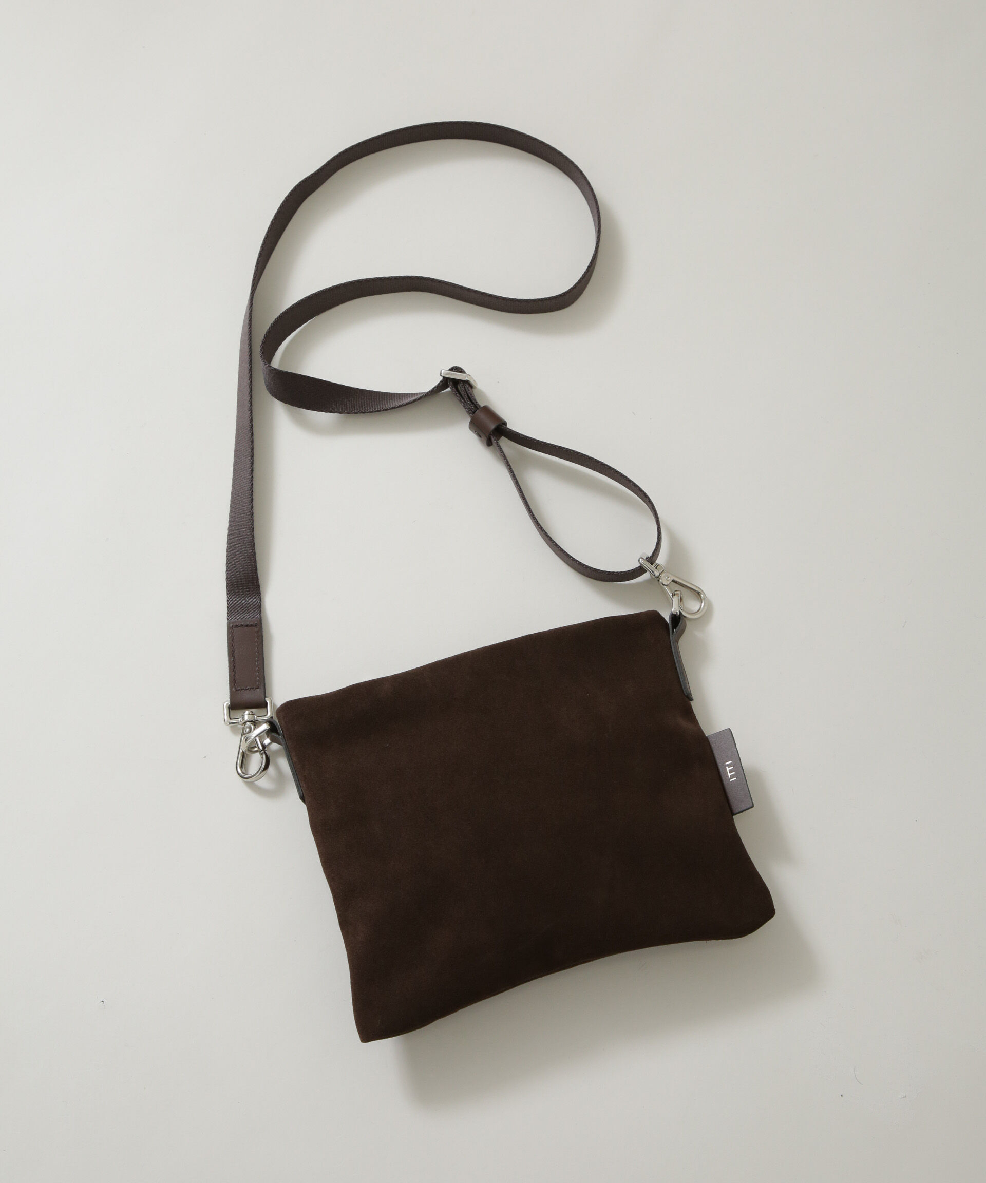 nano･universe「ITTI/別注 MARY SACOCHE / suede」|ショルダー・メッセンジャー|ブラウン