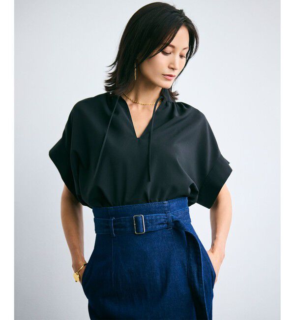 BEIGE,「【洗える/接触冷感/速乾/UVケア対応】BATEAU / Vネックバックギャザーハーフスリーブブラウス」|シャツ・ブラウス|