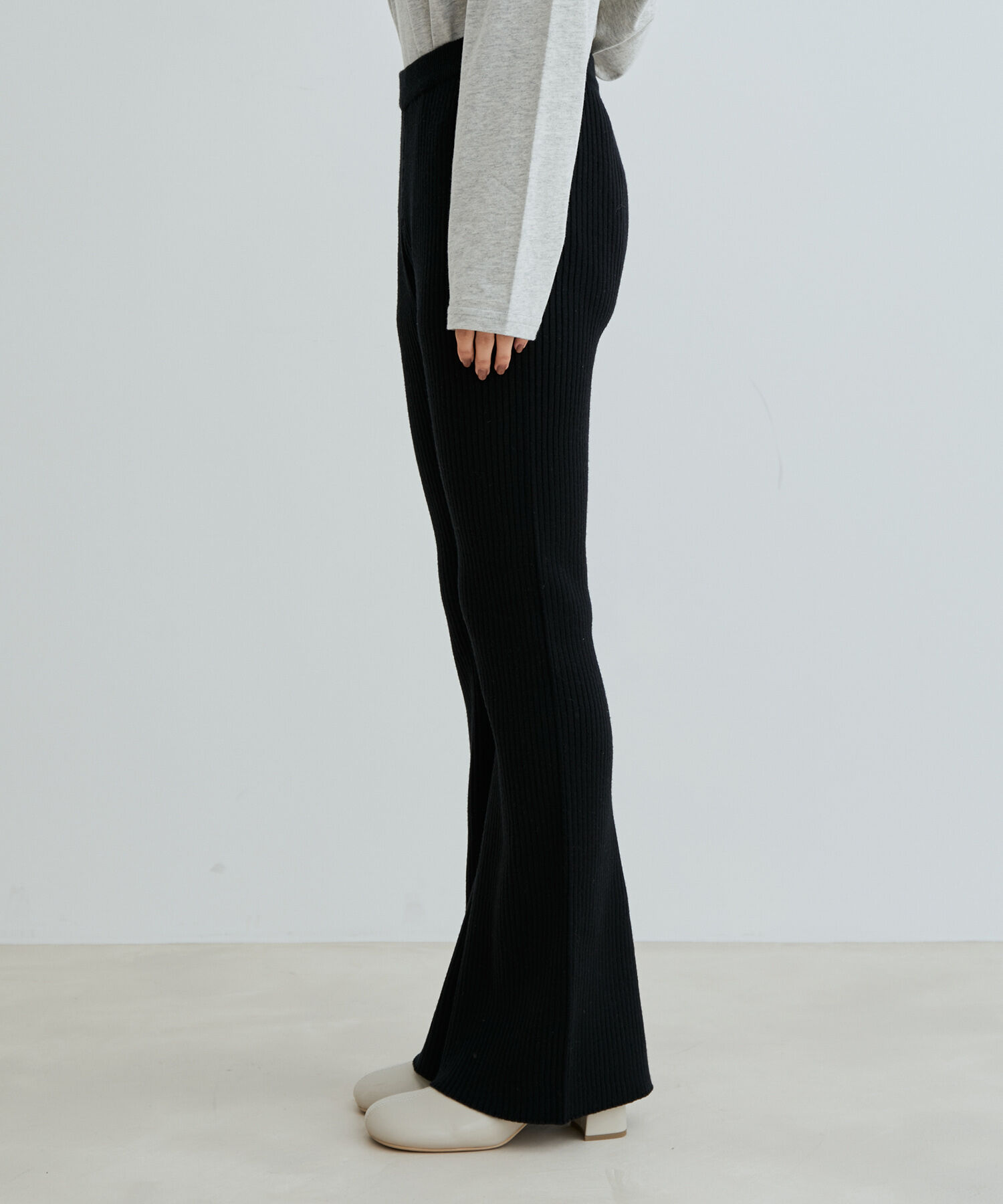 vis-a-vis「【WEB限定】もちっとリブニットカラーフレアパンツ」|スラックス|