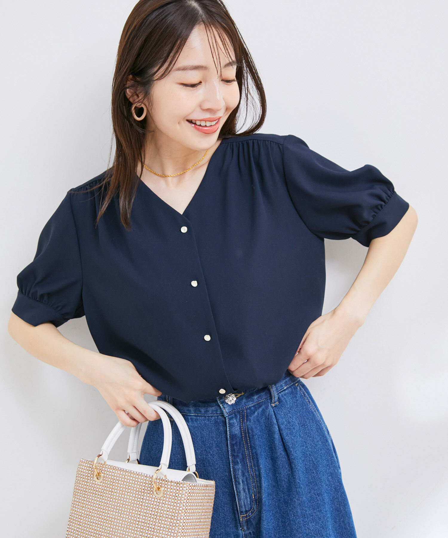 VIS「【防シワ・洗える】Vネック半袖ブラウス」|シャツ・ブラウス|