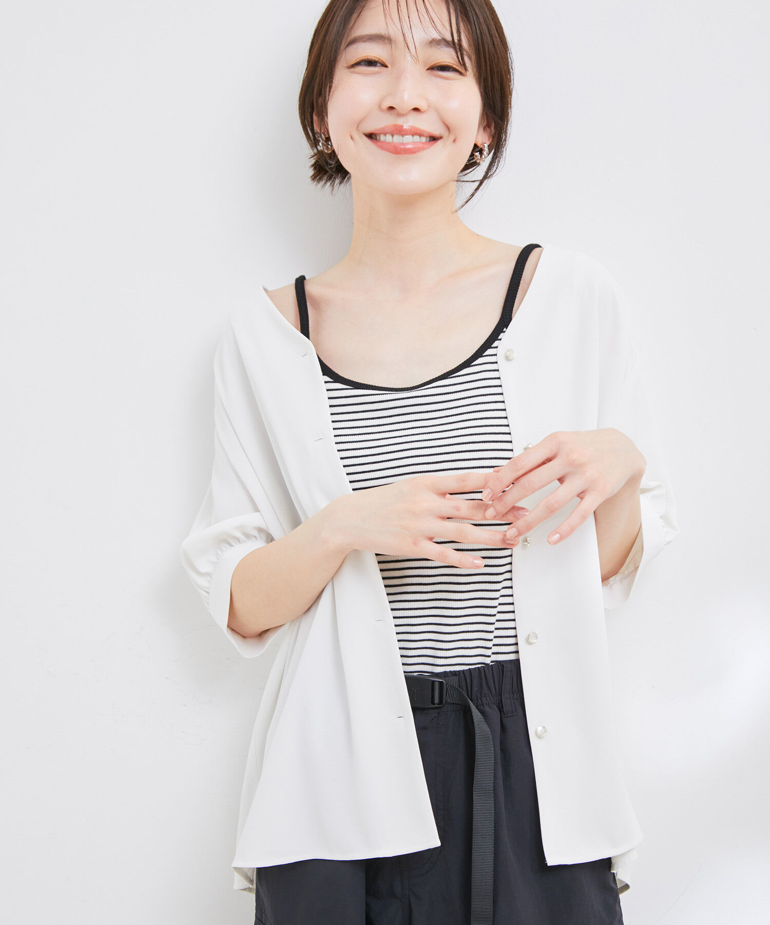 VIS「【防シワ・洗える】Vネック半袖ブラウス」|シャツ・ブラウス|