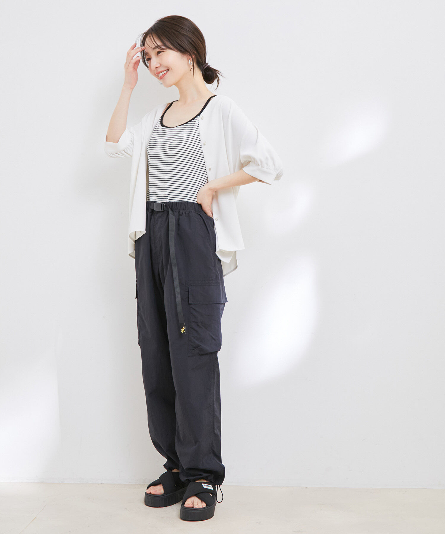 VIS「【防シワ・洗える】Vネック半袖ブラウス」|シャツ・ブラウス|