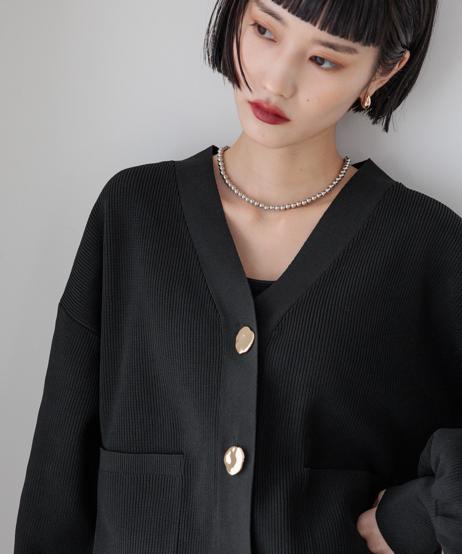 LOWRYS FARM「デコボタンショートカーディガン」|ニット・セーター|