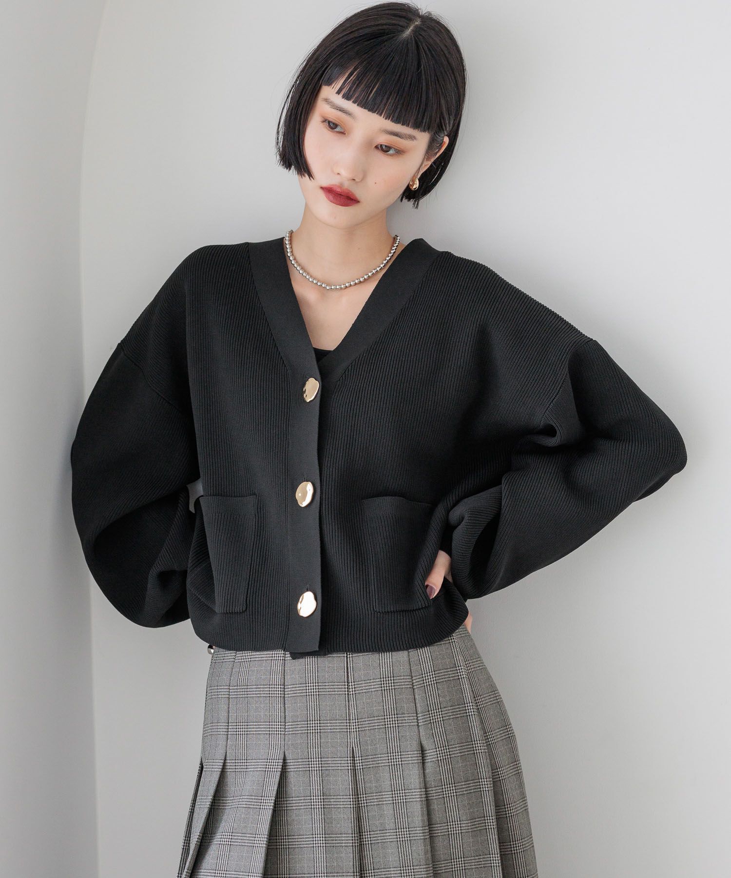 LOWRYS FARM「デコボタンショートカーディガン」|ニット・セーター|