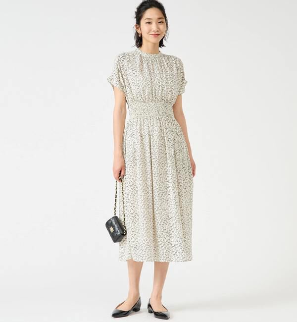 TIARA「モノトーンリーフプリントシャーリングワンピース」|ワンピース|