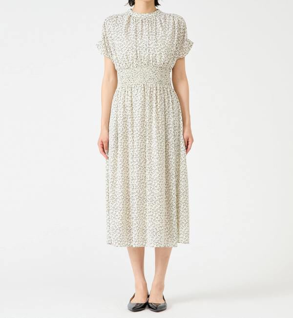 TIARA「モノトーンリーフプリントシャーリングワンピース」|ワンピース|