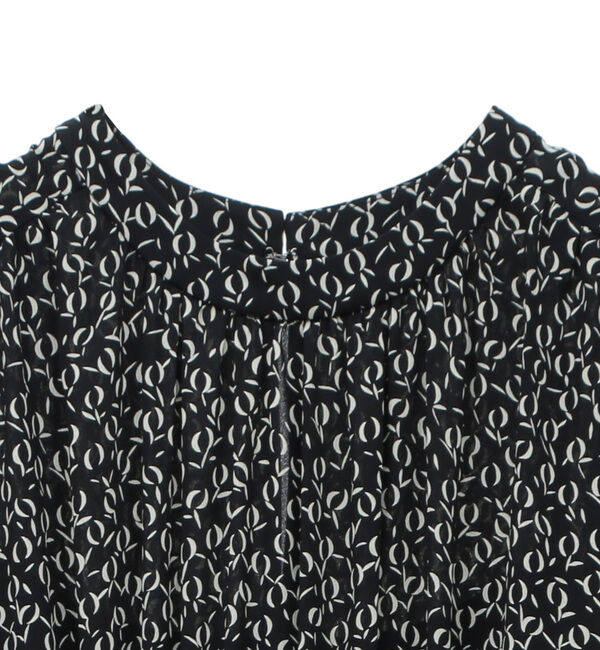 TIARA「モノトーンリーフプリントシャーリングワンピース」|ワンピース|