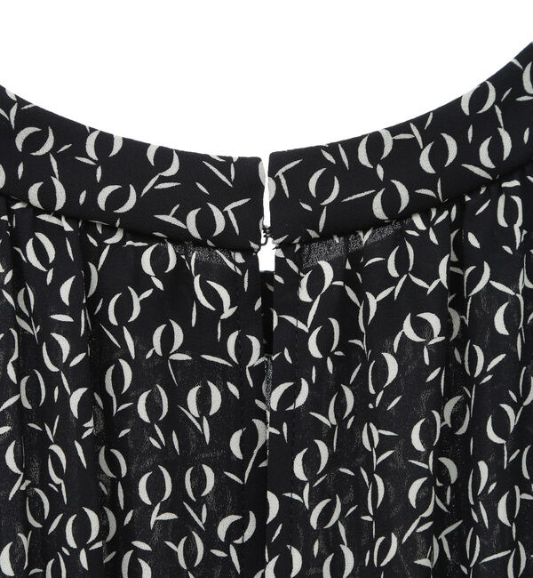 TIARA「モノトーンリーフプリントシャーリングワンピース」|ワンピース|