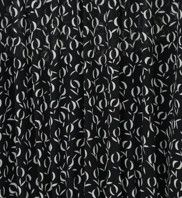 TIARA「モノトーンリーフプリントシャーリングワンピース」|ワンピース|