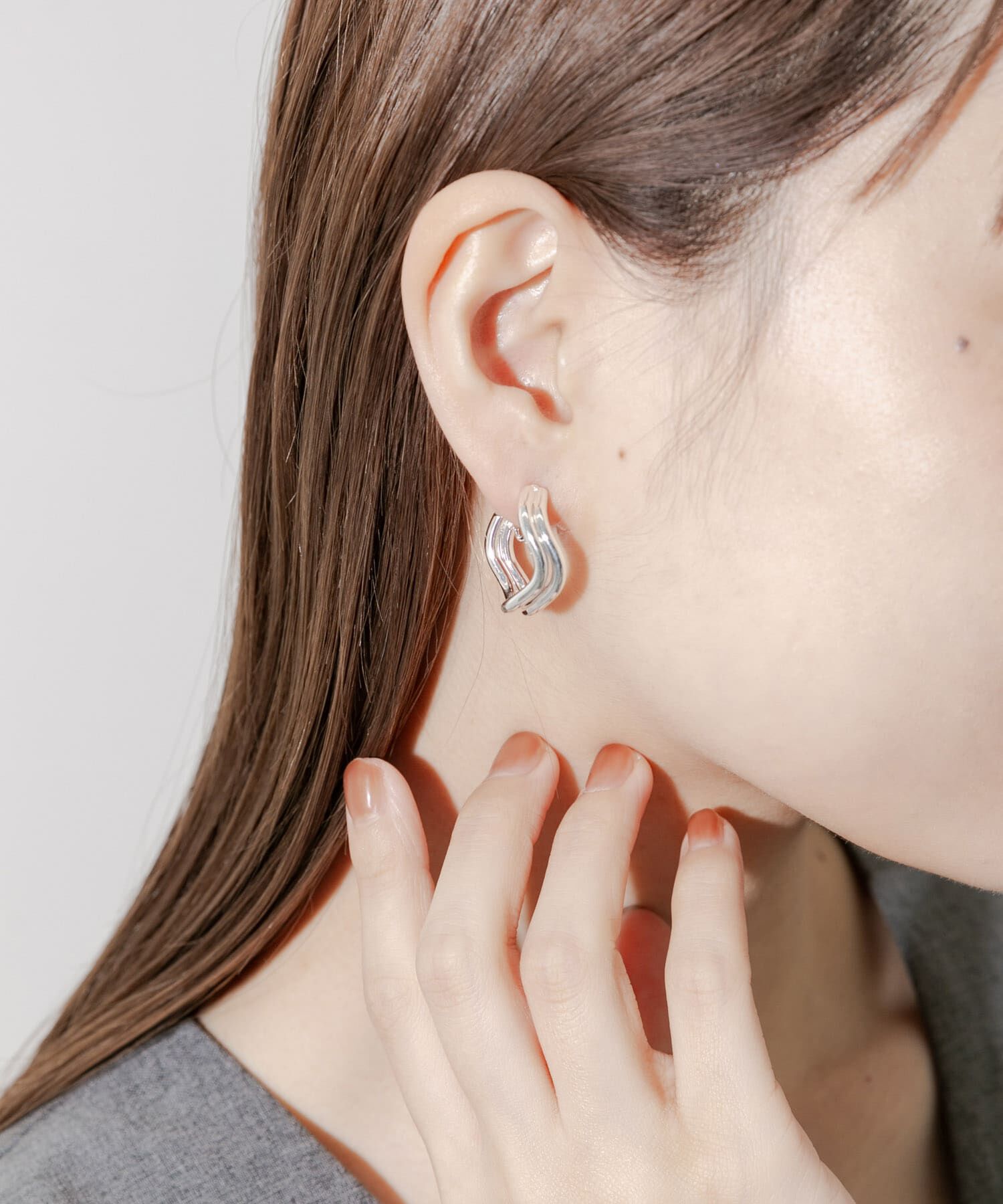 SMELLY「ダブルウェーブフープイヤリング」|イヤリング|