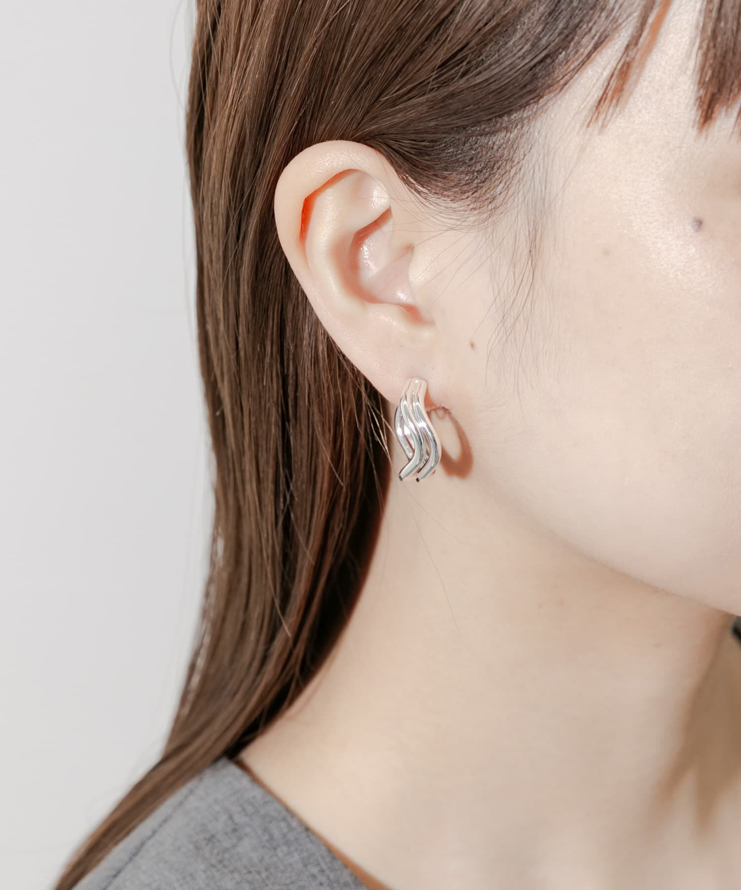 SMELLY「ダブルウェーブフープイヤリング」|イヤリング|