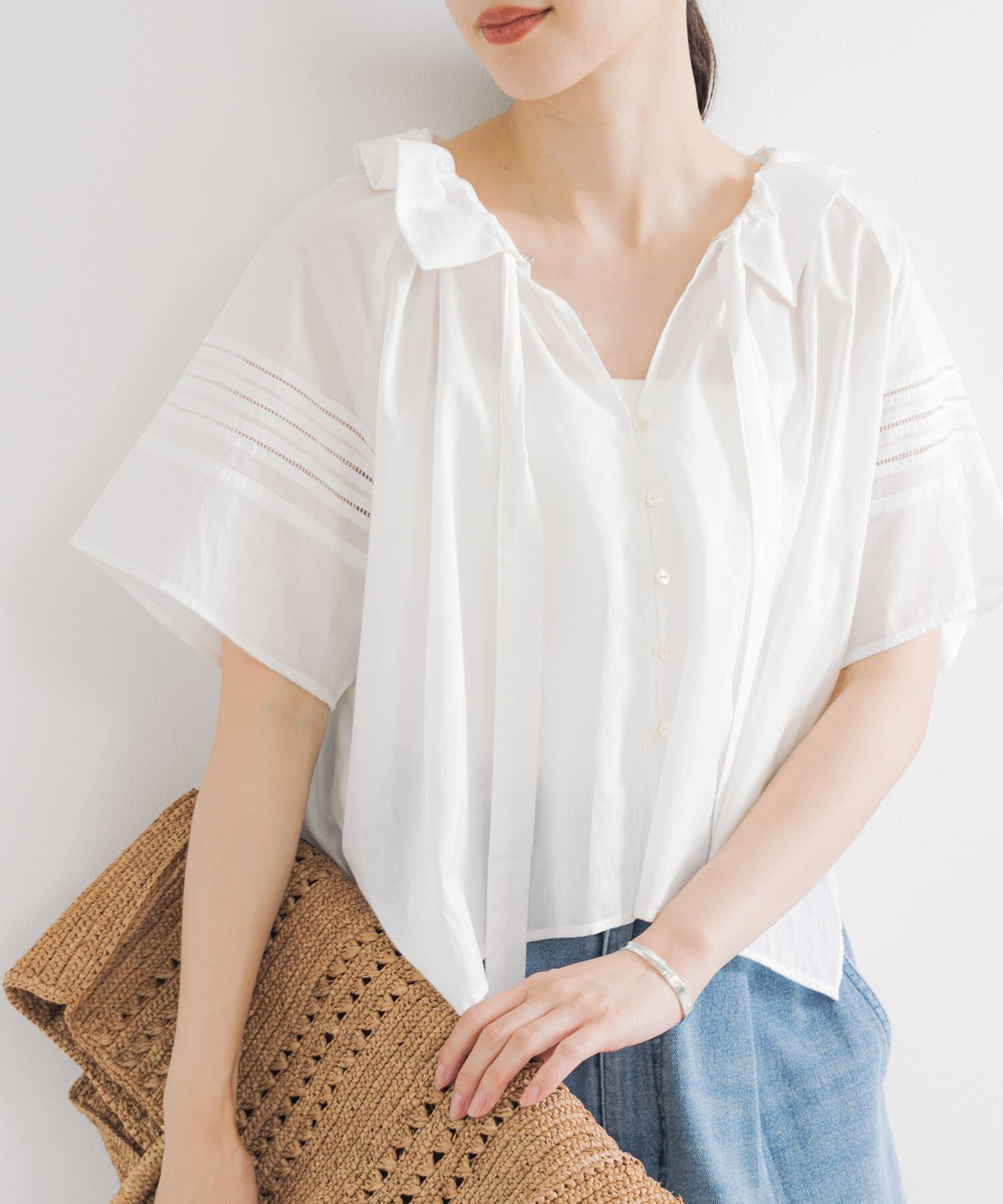 URBAN RESEARCH「ハーフスリーブフリルカラーブラウス」|シャツ・ブラウス|