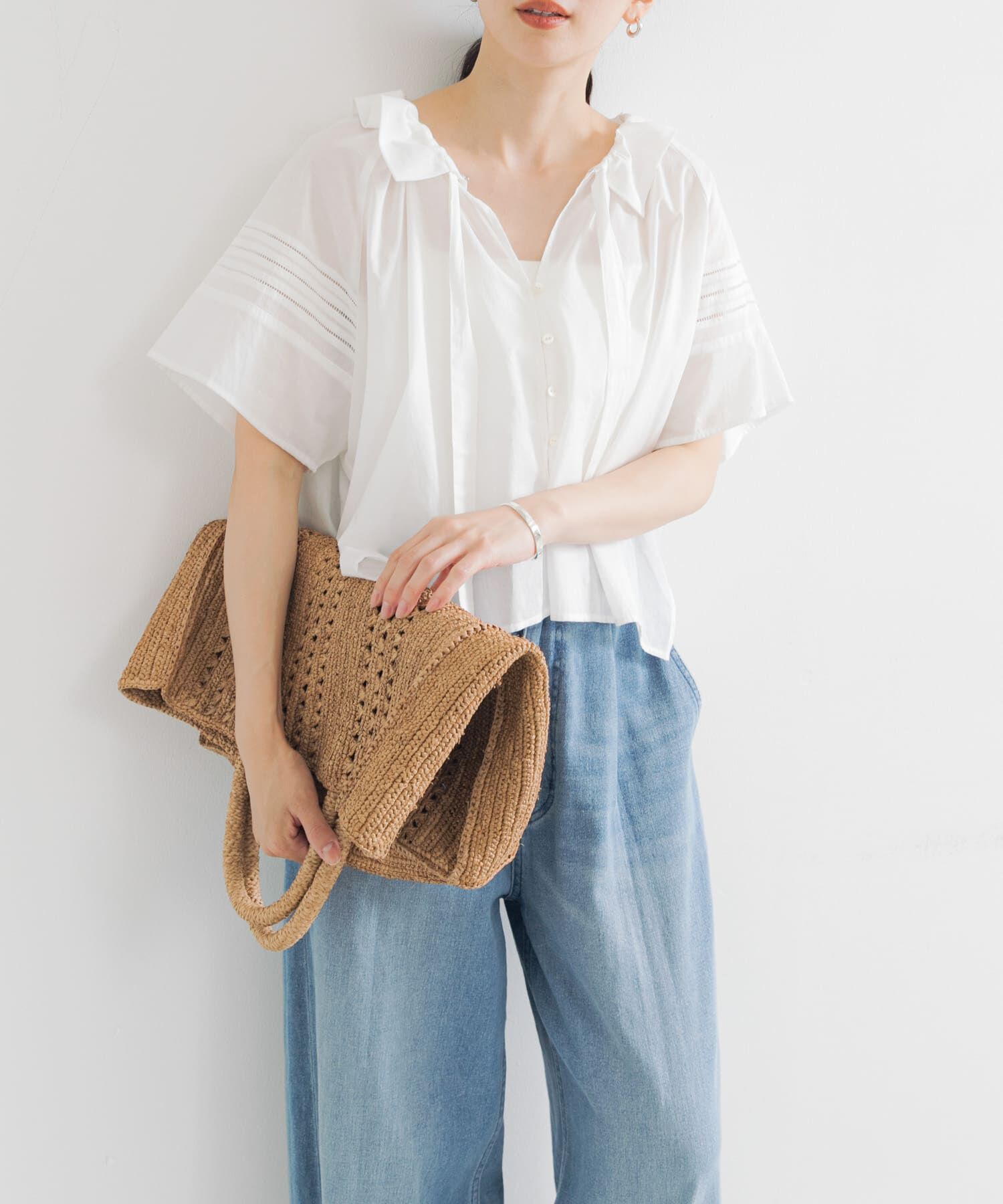 URBAN RESEARCH「ハーフスリーブフリルカラーブラウス」|シャツ・ブラウス|