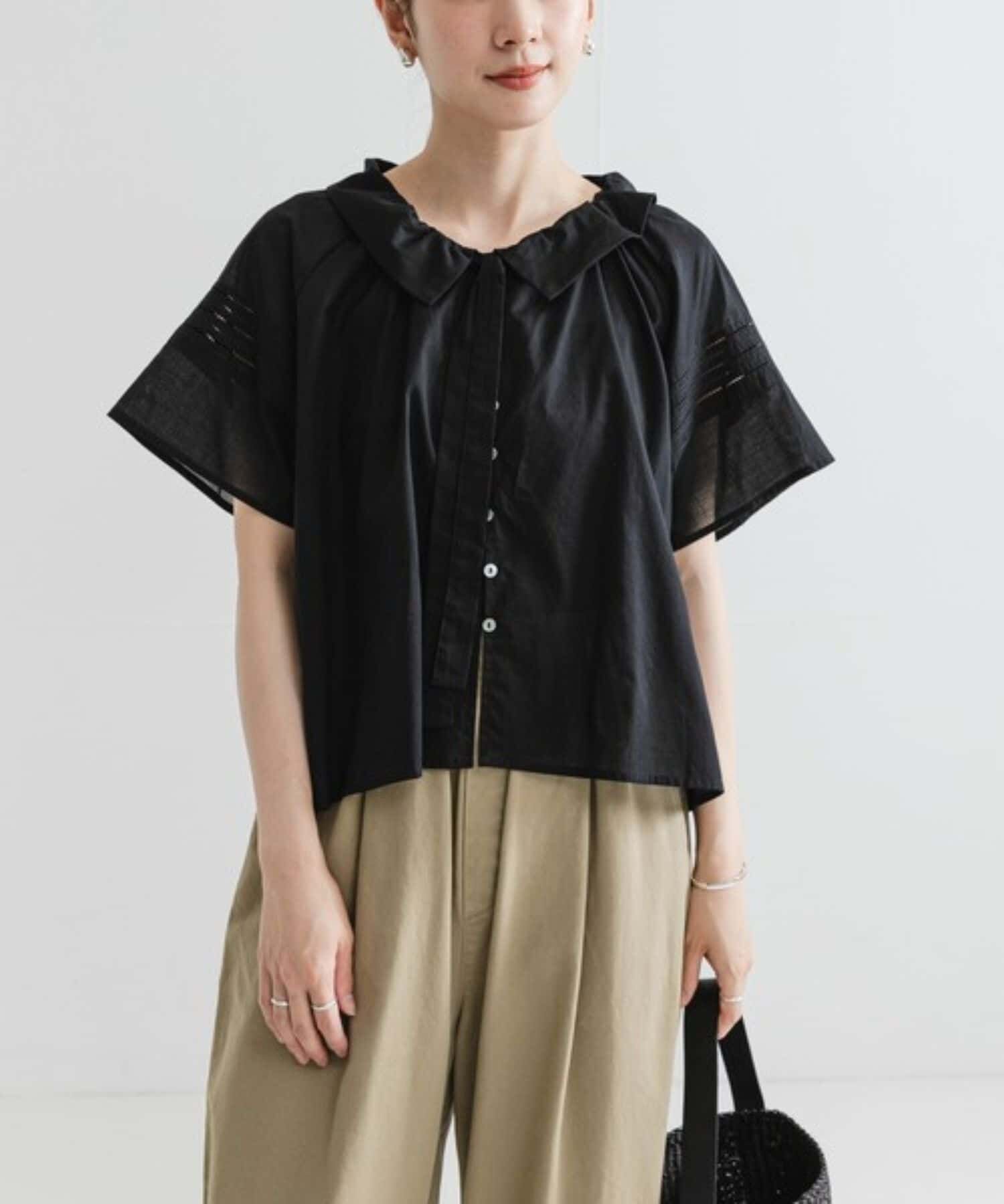 URBAN RESEARCH「ハーフスリーブフリルカラーブラウス」|シャツ・ブラウス|