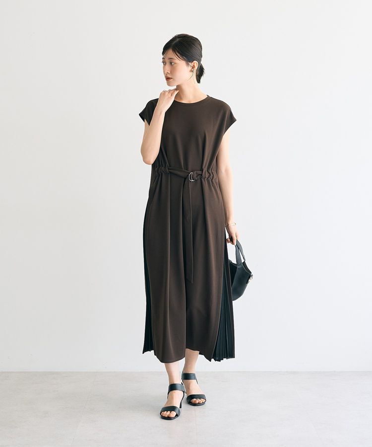 YECCA VECCA「ベルテッドプリーツ切替ワンピース」|ワンピース|Brown