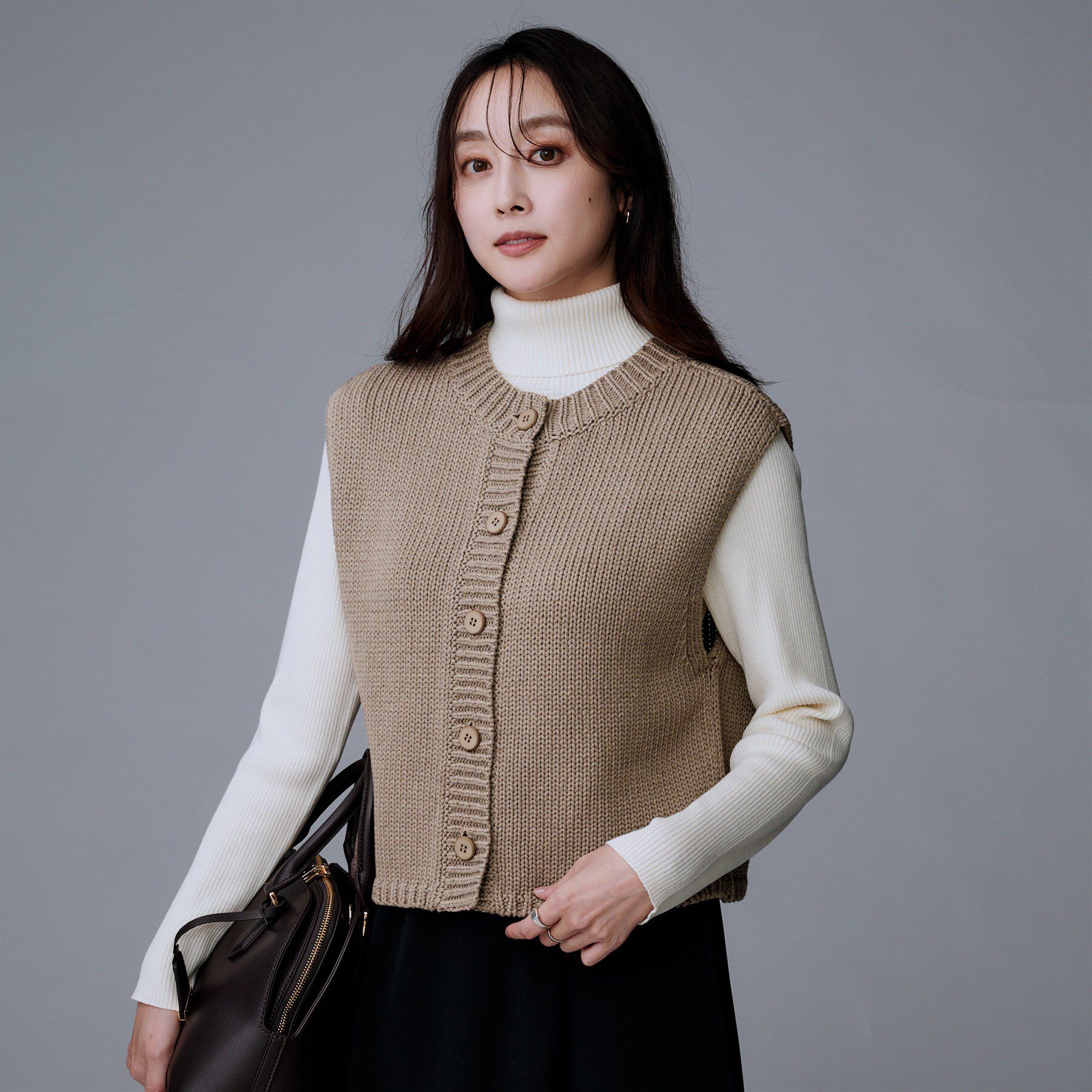 UNTITLED「【レイヤード/前ボタン】2WAYニットベスト」|ニット・セーター|モカブラウン(042
