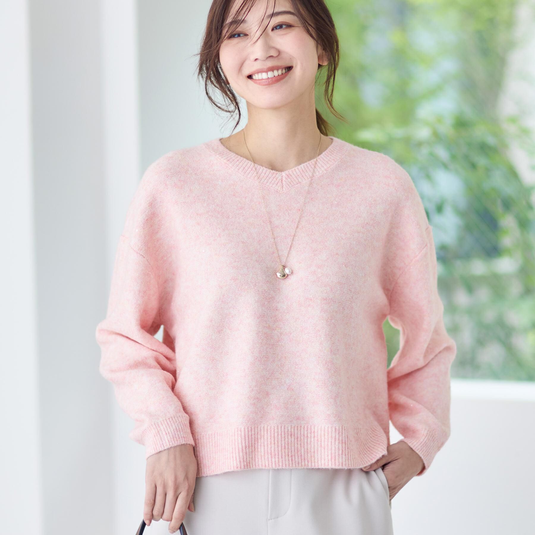 Reflect「【選べる5色／ゆったりシルエット】Vネックスパンコールニット」|ニット・セーター|ライトピンク(070